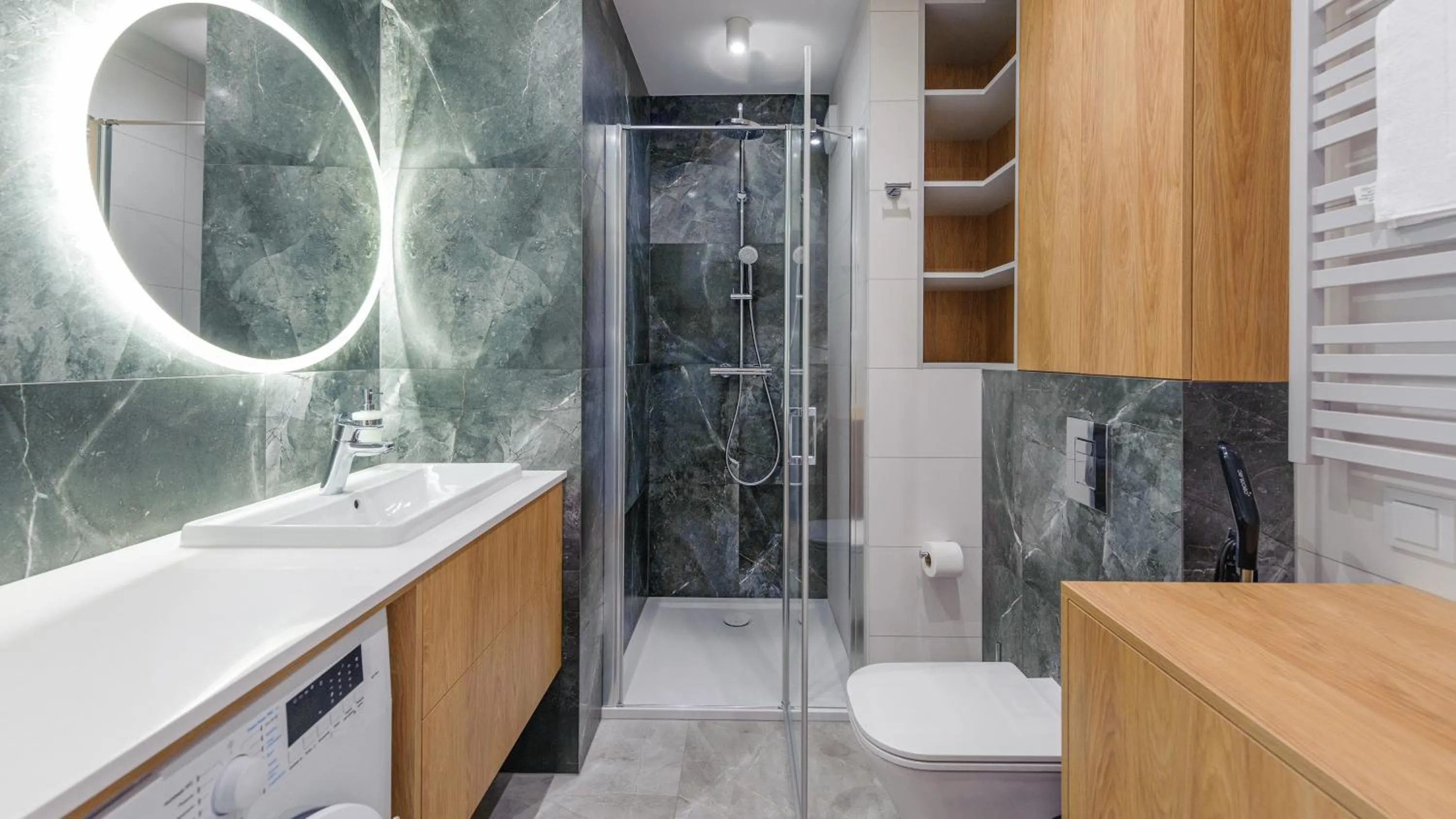 Shower in Na Klifie, Sun & Snow