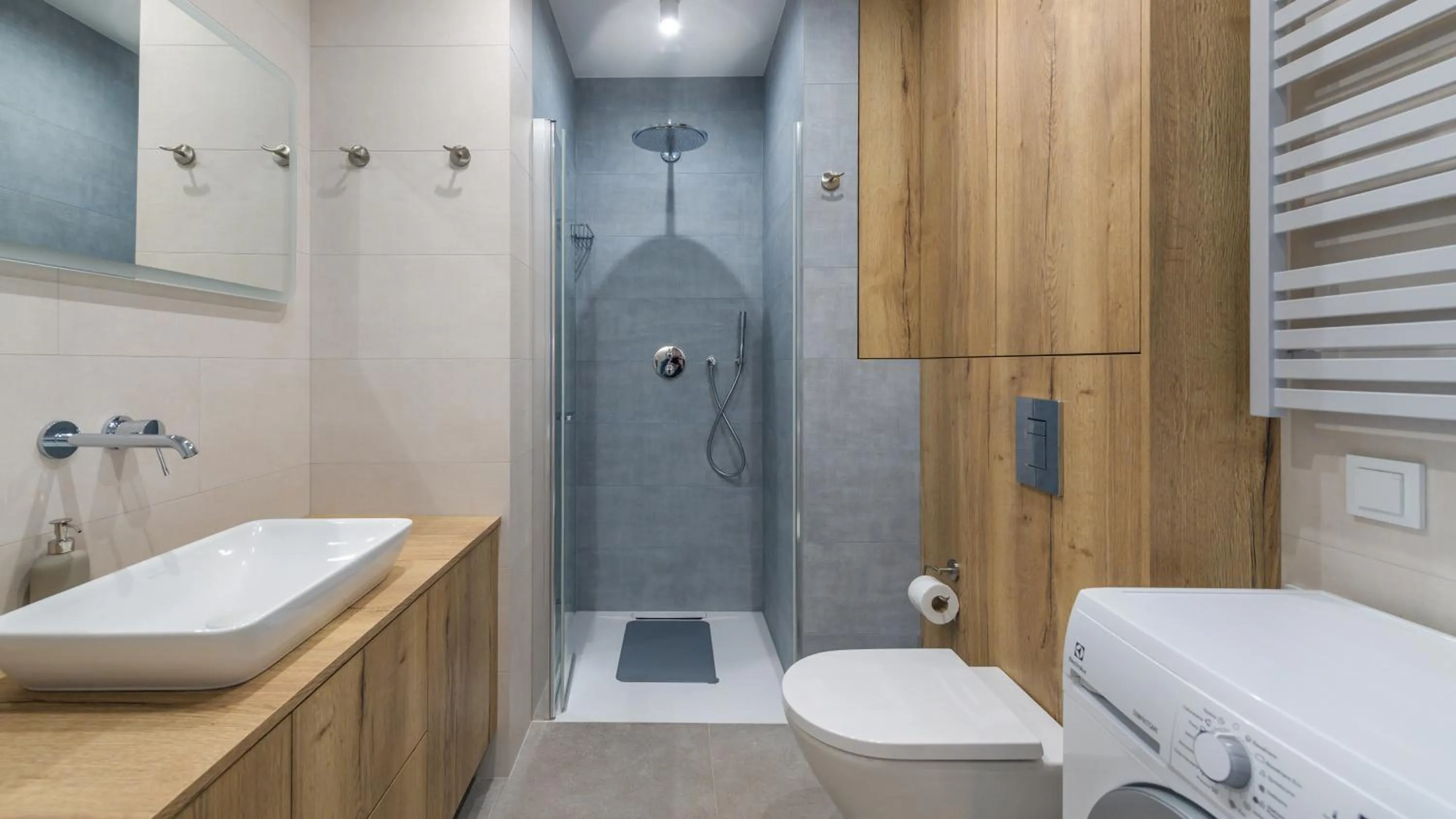 Shower in Na Klifie, Sun & Snow