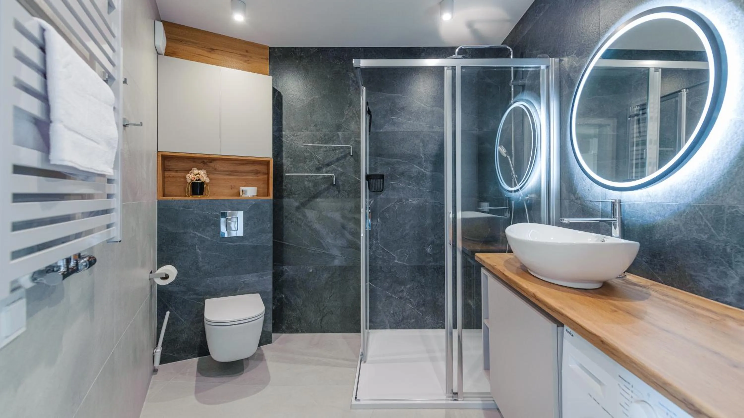 Shower in Na Klifie, Sun & Snow