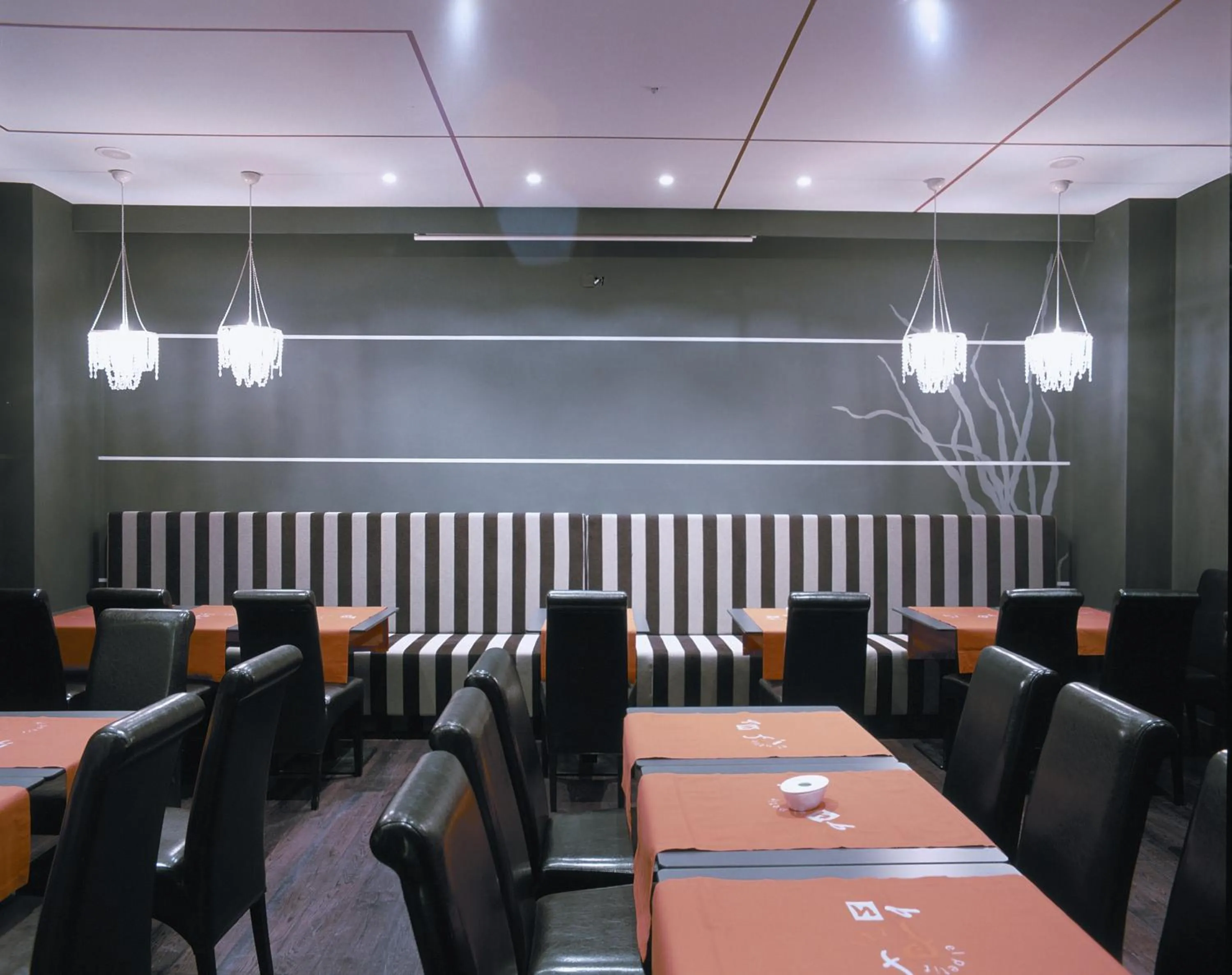 Restaurant/places to eat in Hotel Sant Roc