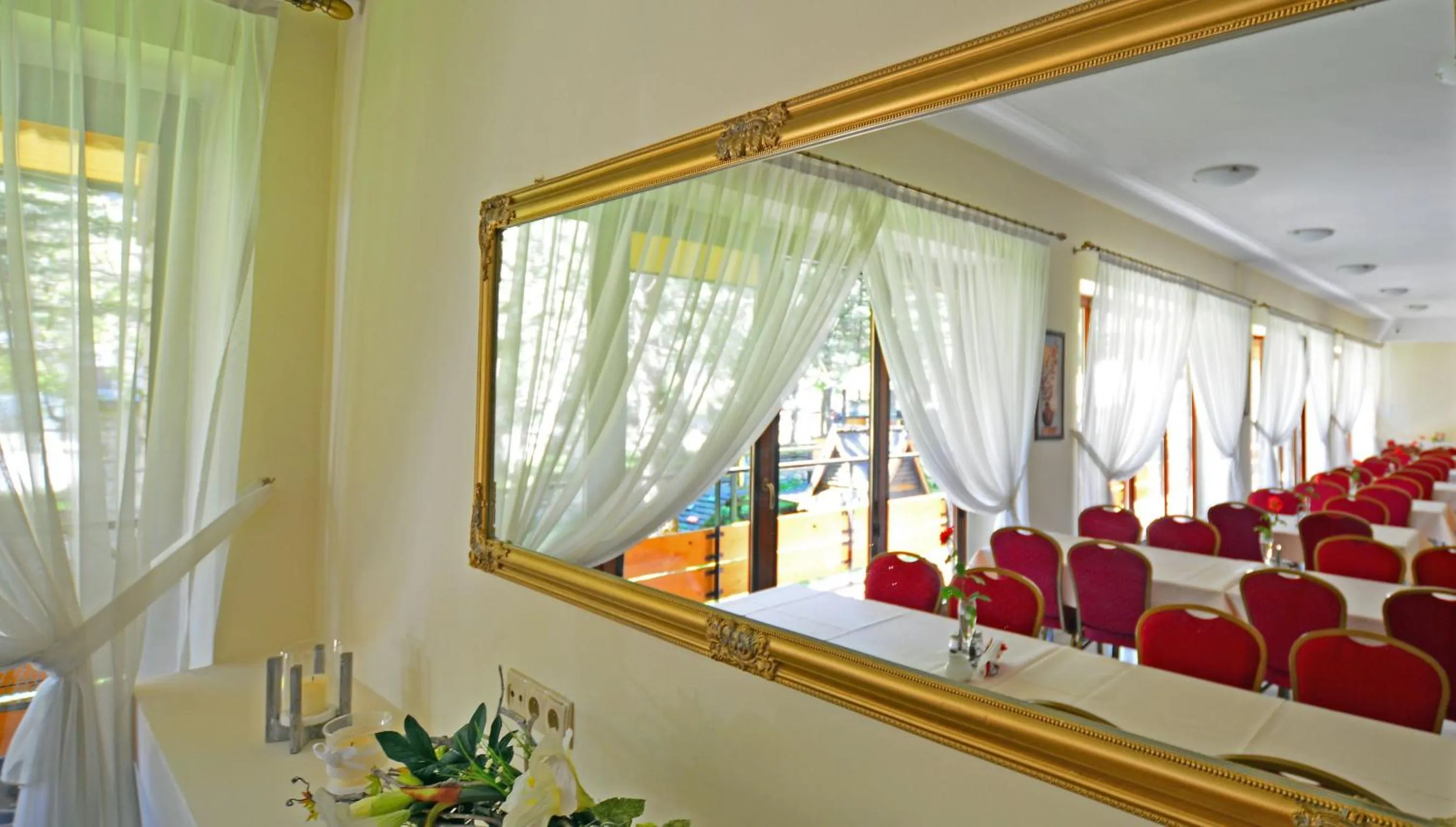 Restaurant/places to eat in Hotel Boruta