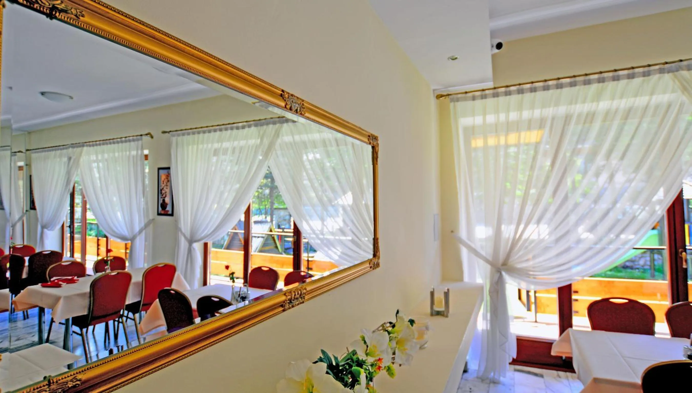 Restaurant/places to eat in Hotel Boruta