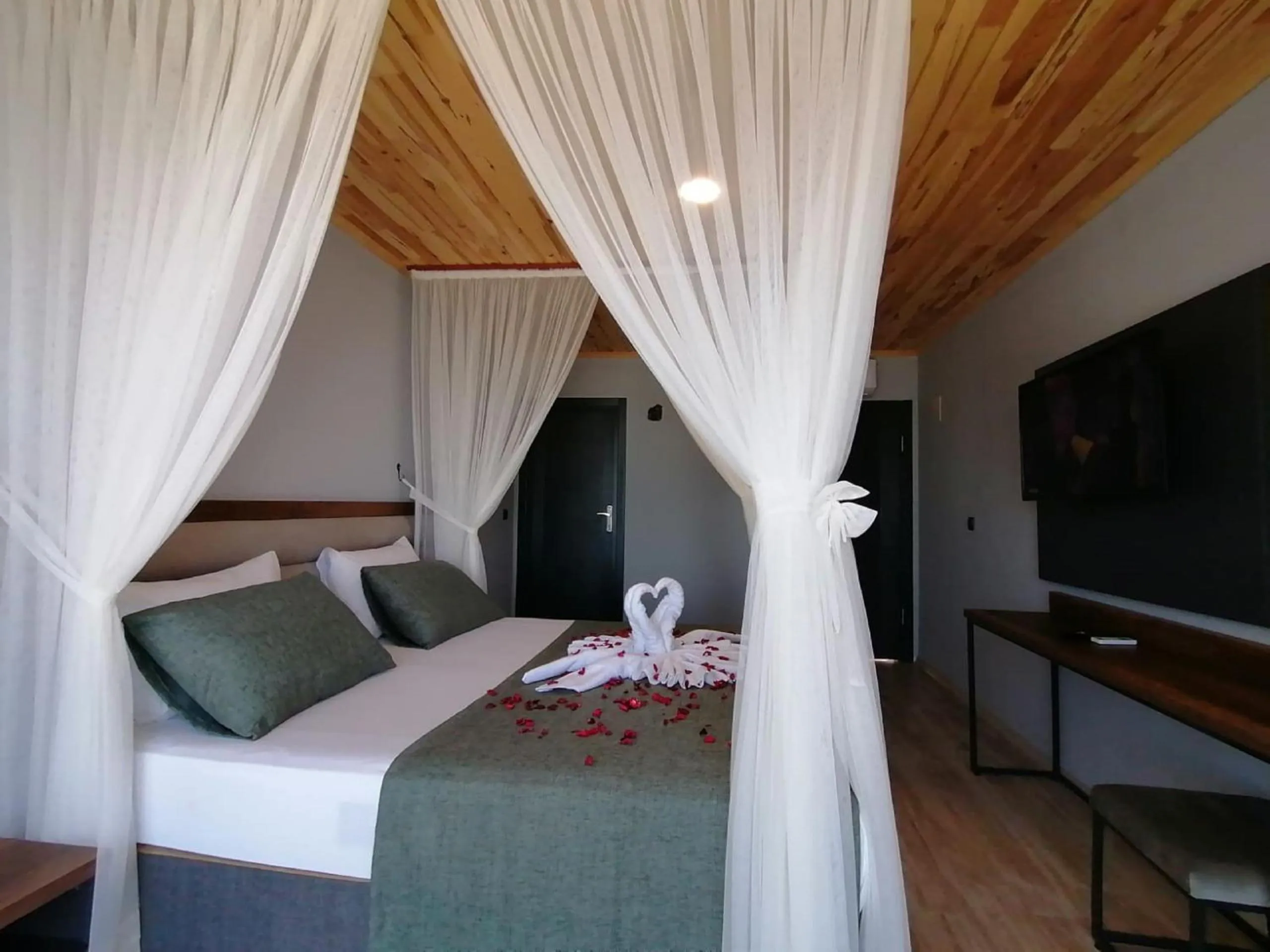 Bedroom, Bed in Royal Villa