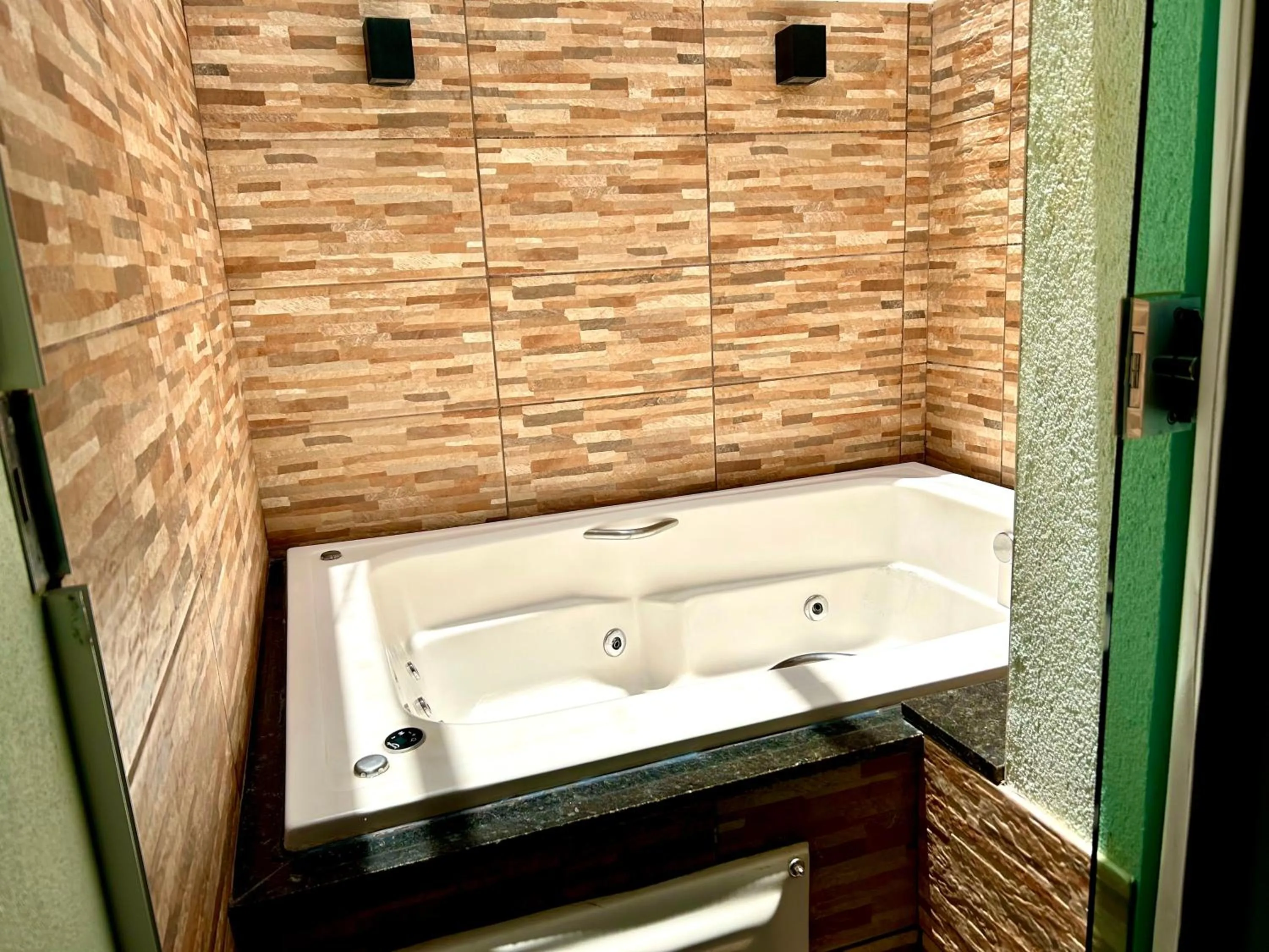 Hot Tub in Pousada Rainha Dos Lagos