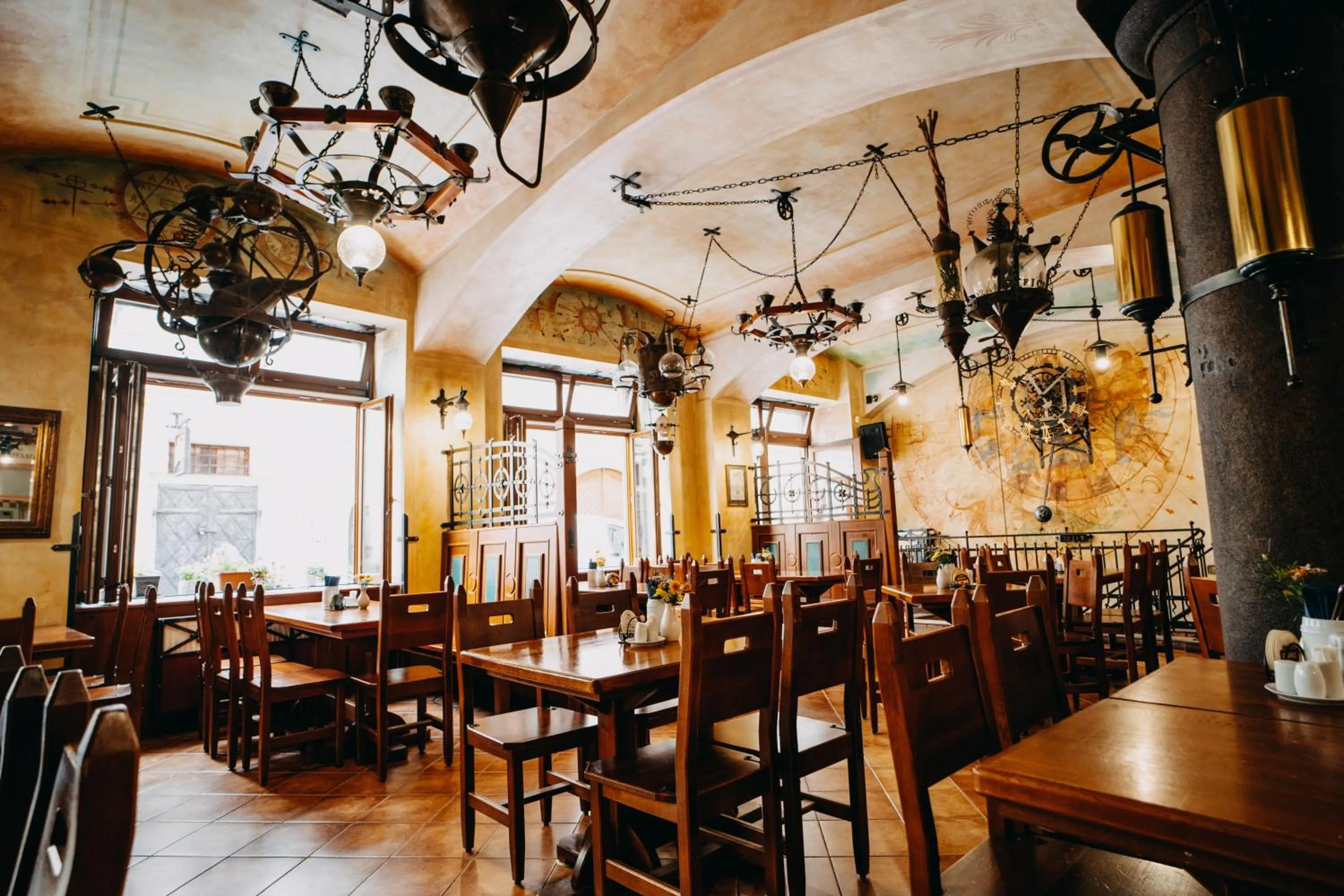 Restaurant/places to eat in Hotel Dar