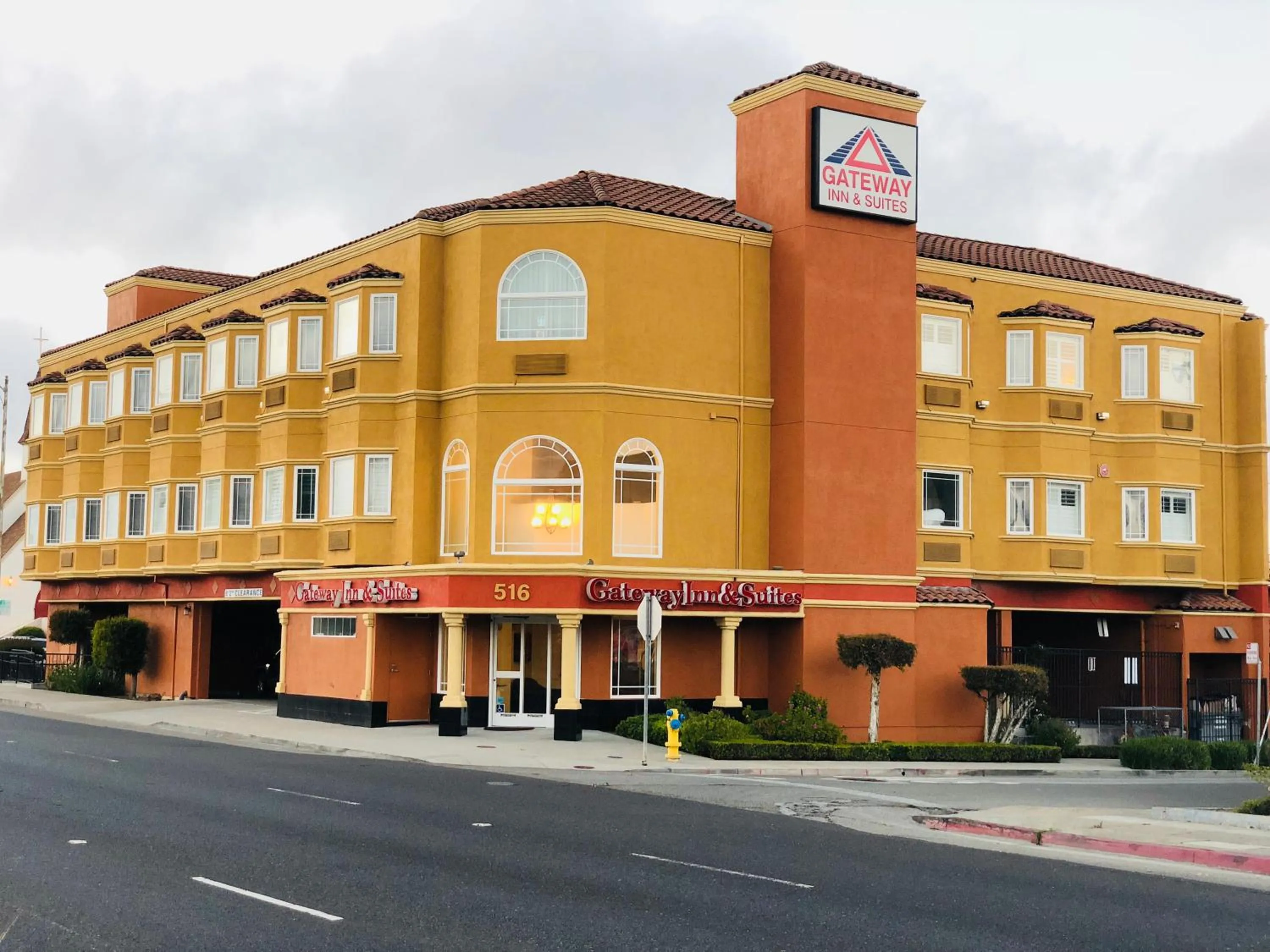 Property building in Gateway Inn and Suites San Francisco SFO Airport
