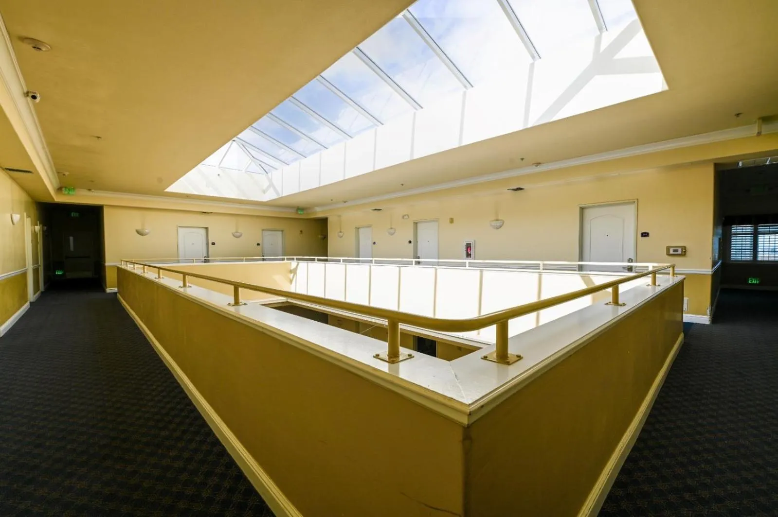 Lobby or reception in Gateway Inn and Suites San Francisco SFO Airport