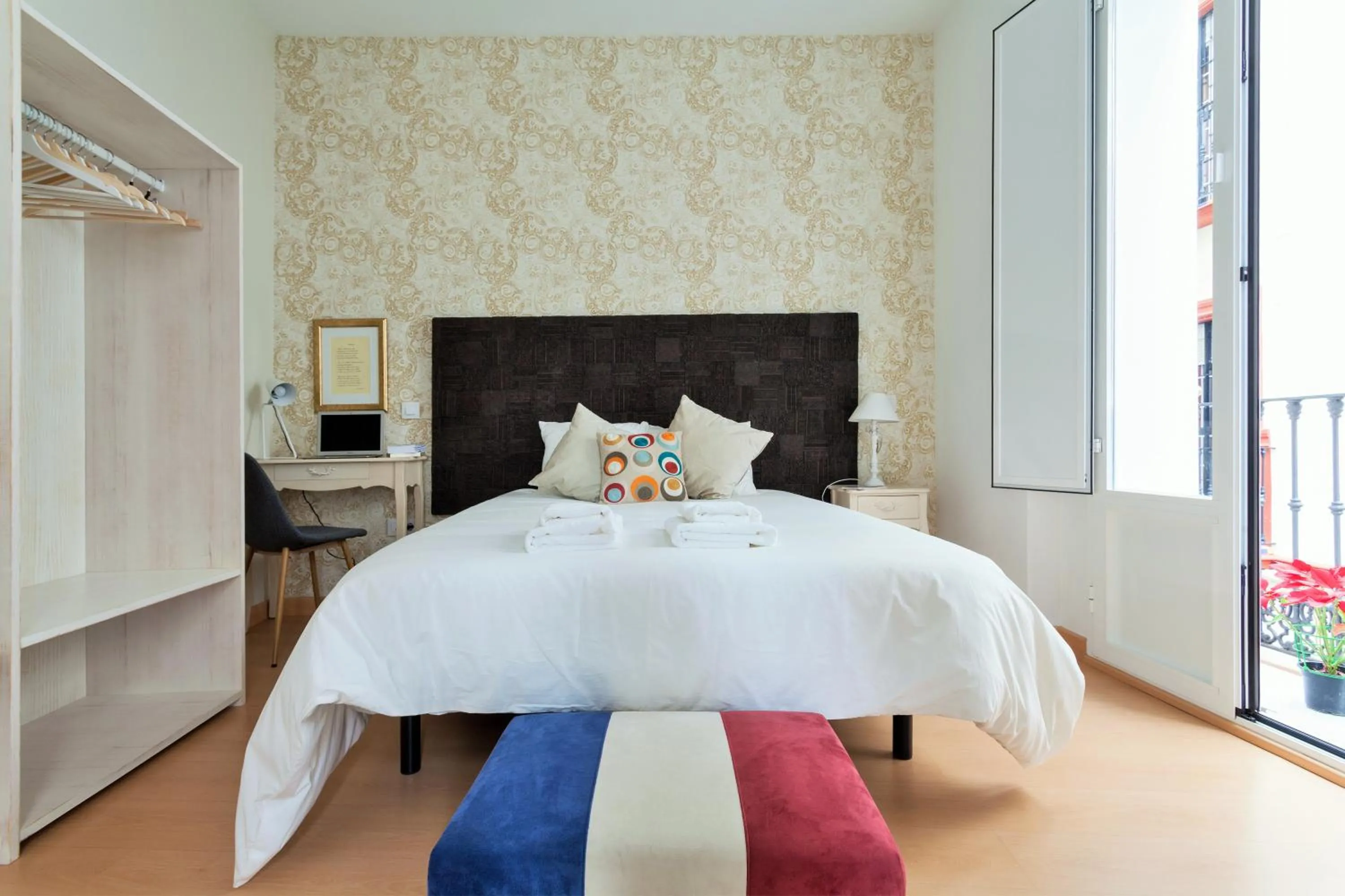 Bed in Hostly Acetres 1A loft in city center, comunal terrace, fibre,parking optional