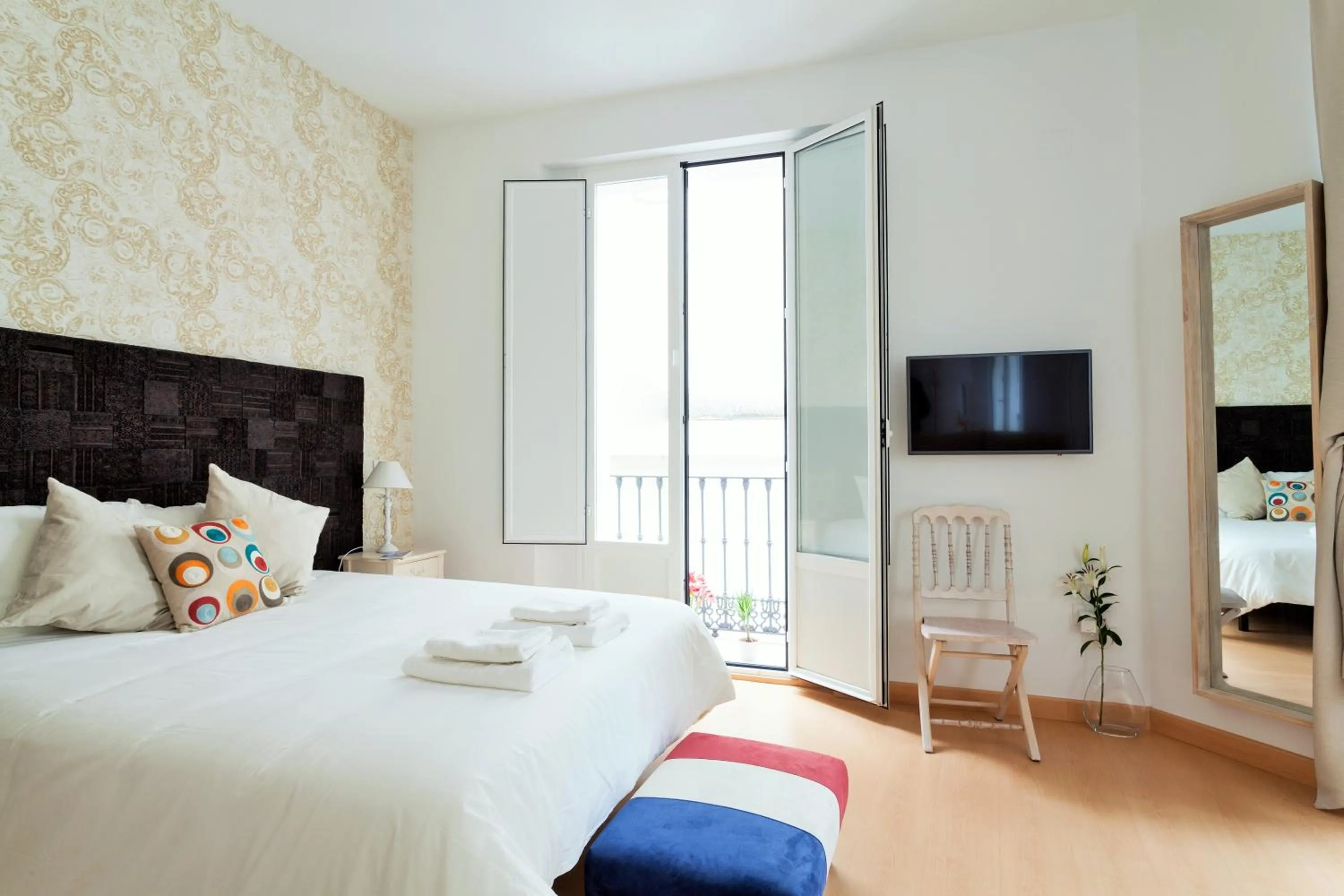 Bed in Hostly Acetres 1A loft in city center, comunal terrace, fibre,parking optional