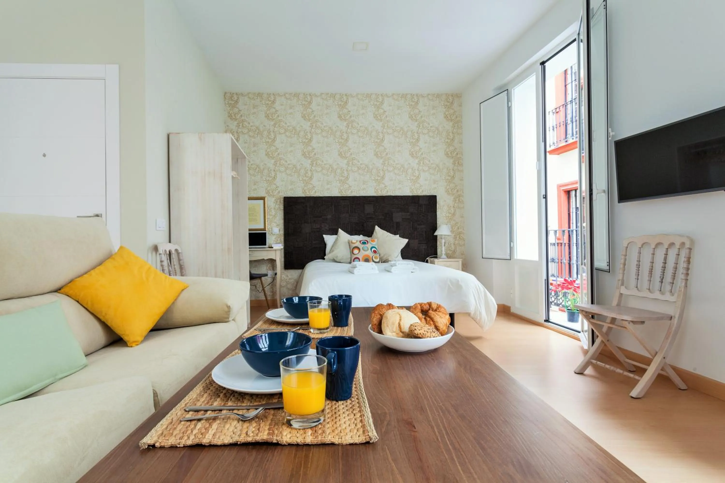Bed in Hostly Acetres 1A loft in city center, comunal terrace, fibre,parking optional