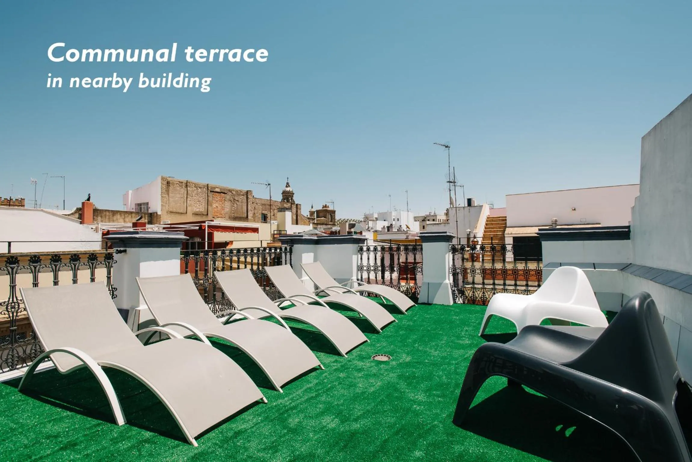 Hostly Acetres 1A loft in city center, comunal terrace, fibre,parking optional