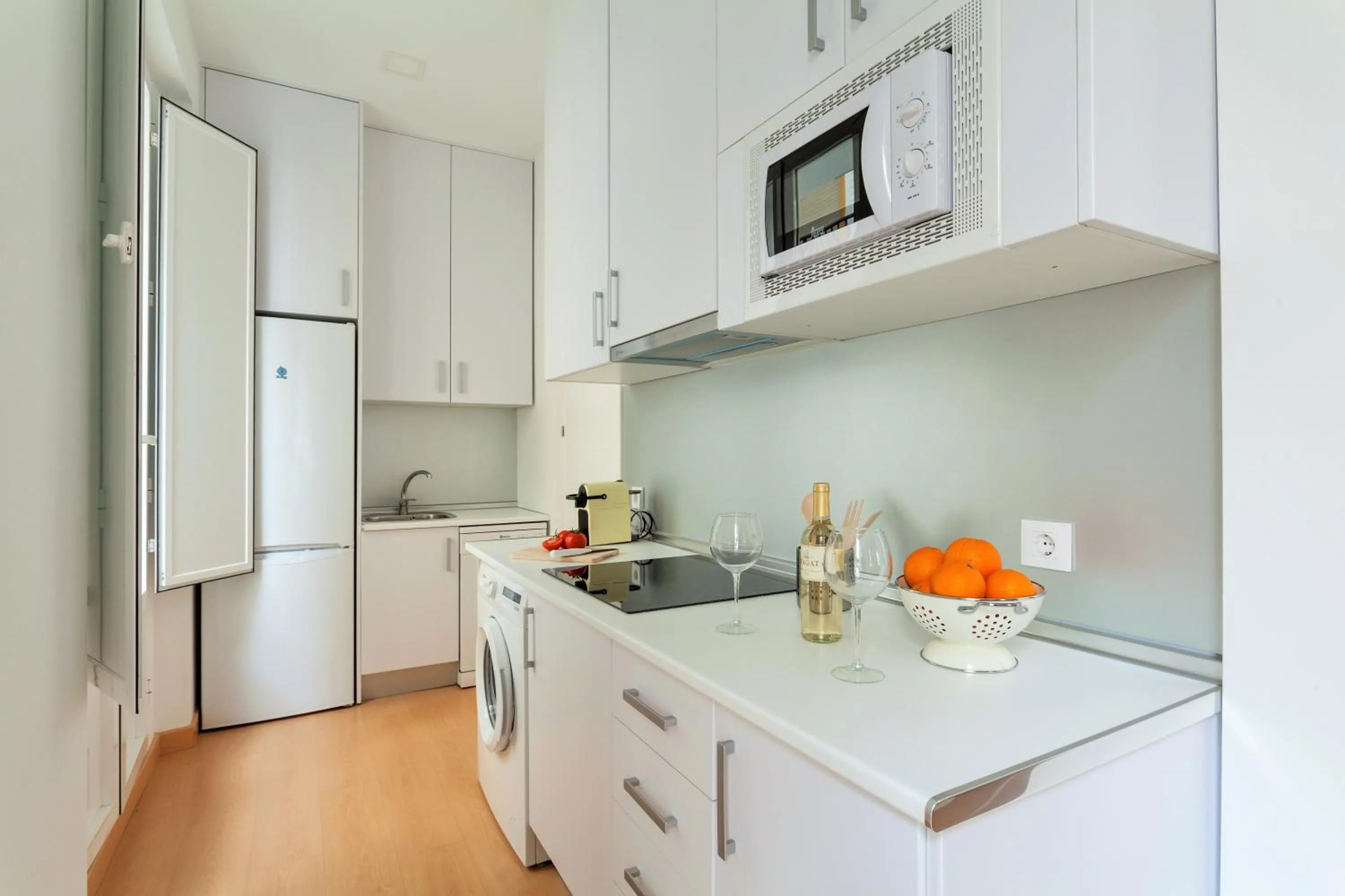 Hostly Acetres 1A loft in city center, comunal terrace, fibre,parking optional