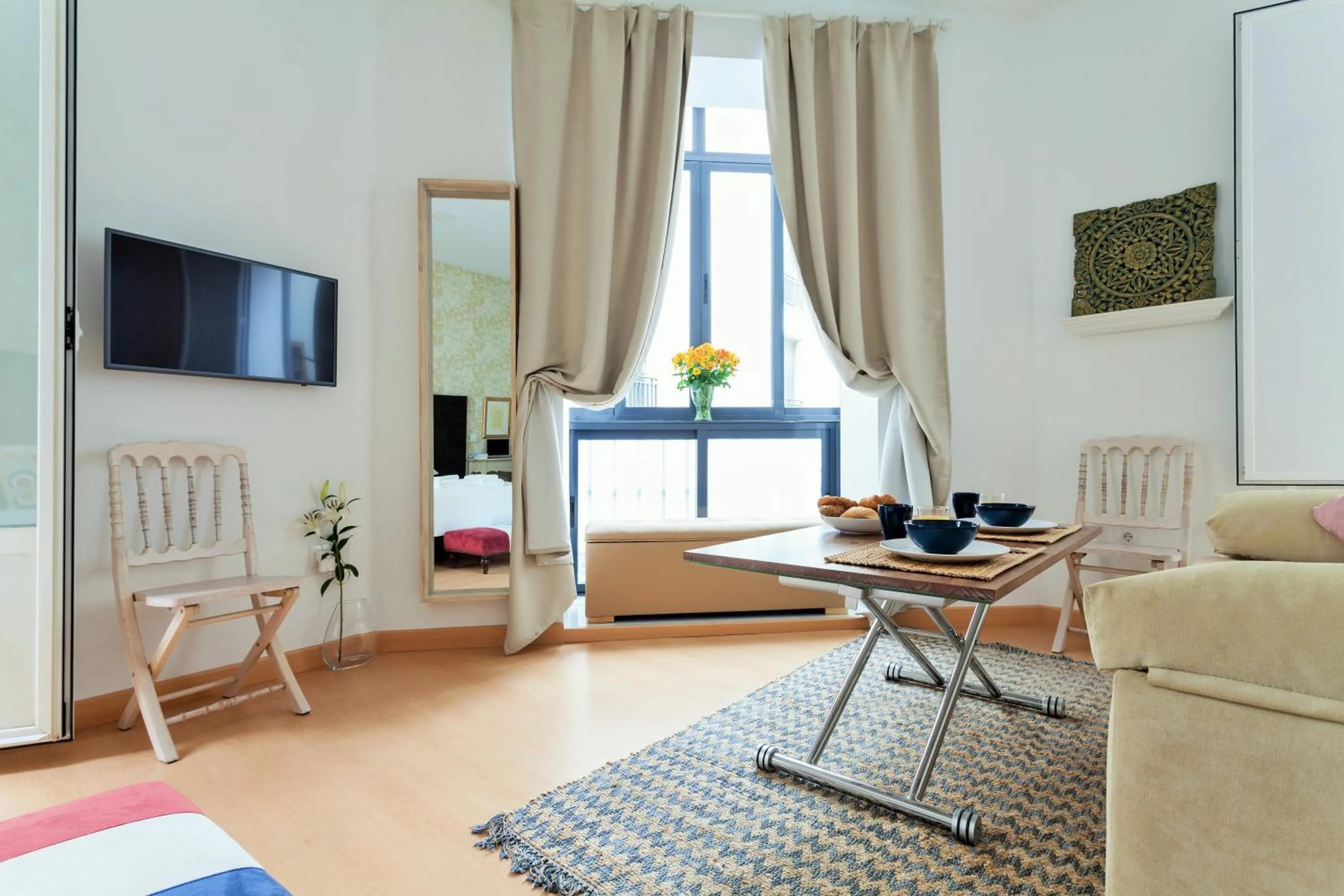Hostly Acetres 1A loft in city center, comunal terrace, fibre,parking optional