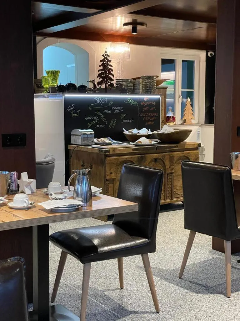 Restaurant/places to eat in Hotel Aloisia, Hotel Garni