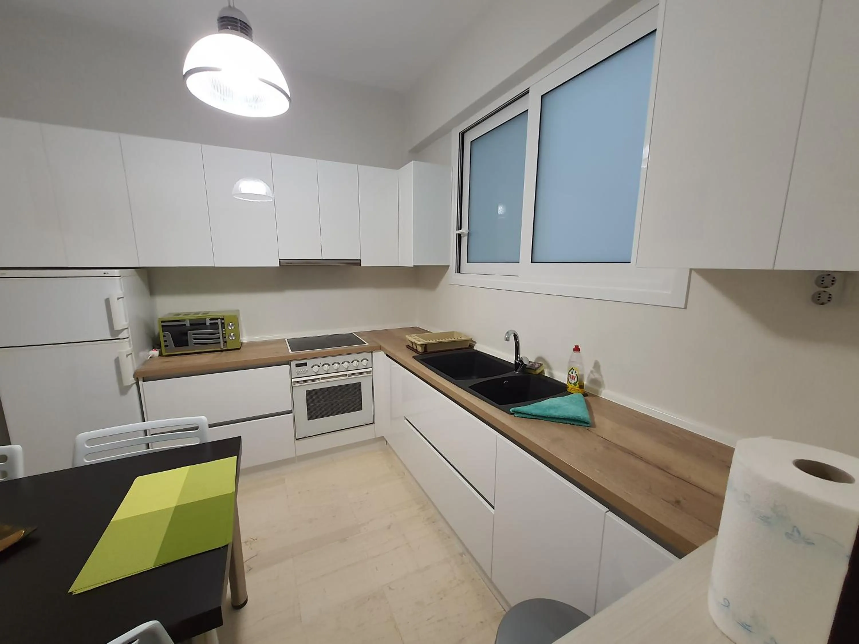 Kitchen or kitchenette in Paradise City