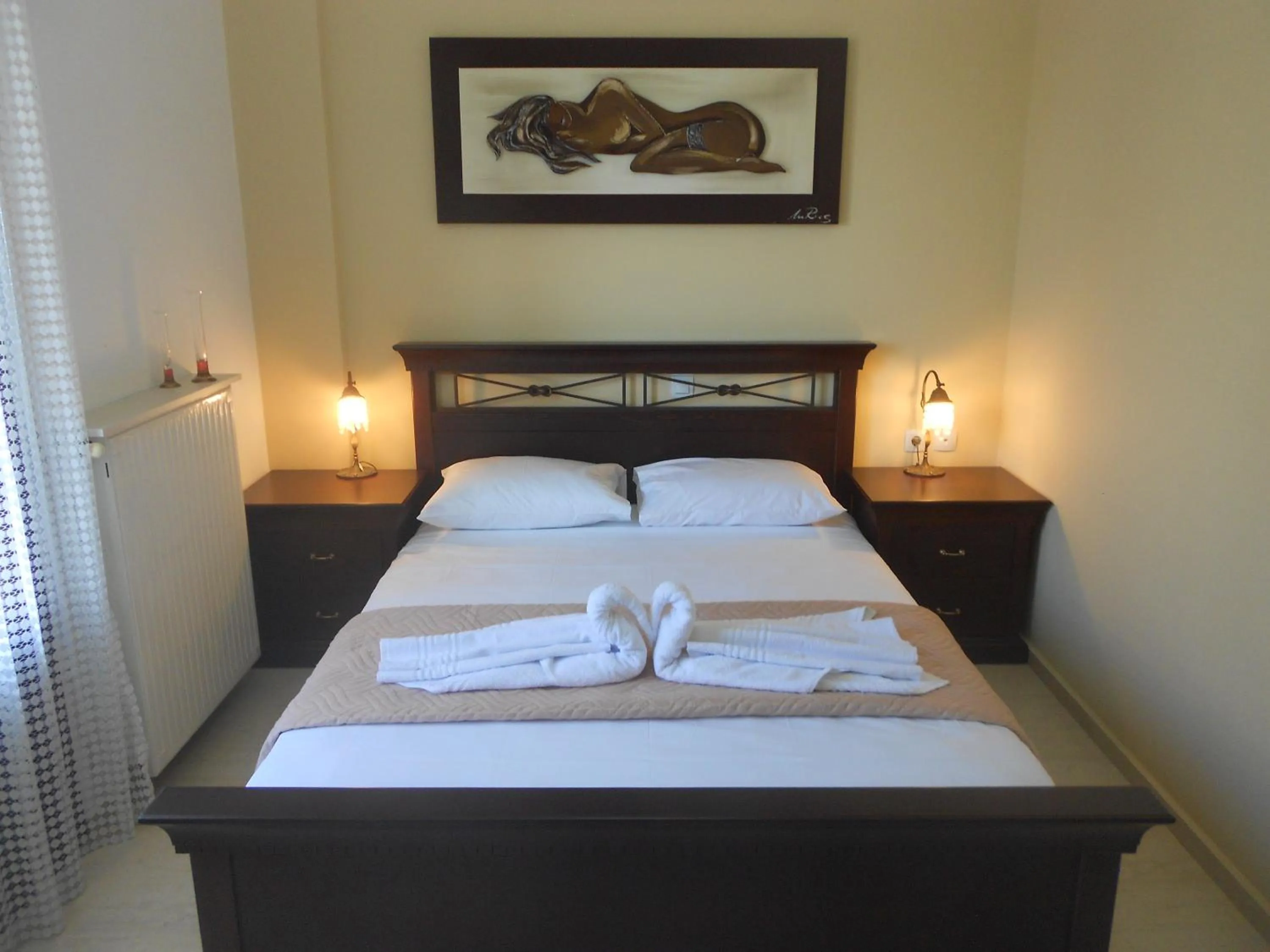 Bedroom, Bed in Paradise City