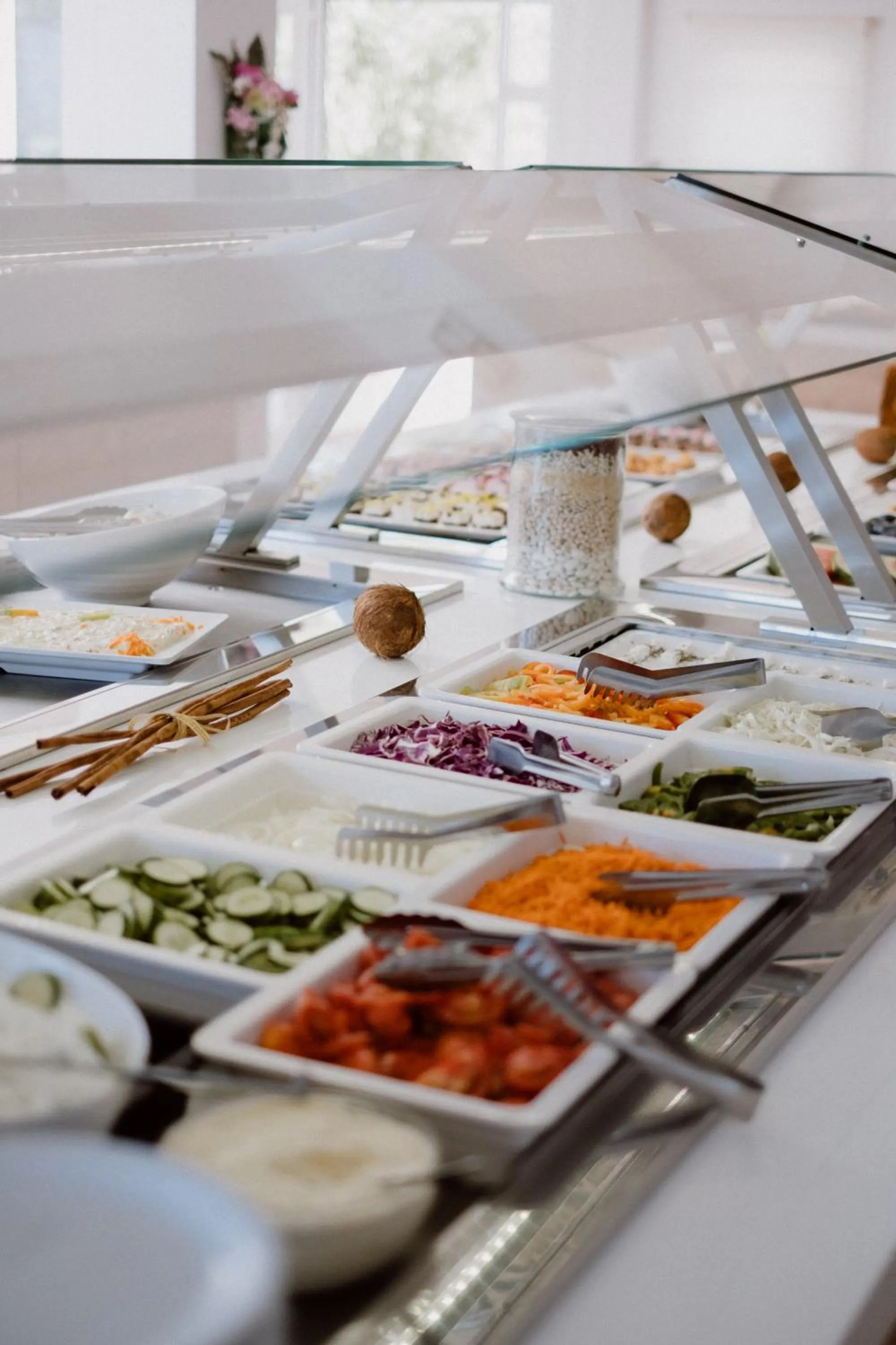 Food and drinks in Sunshine Village Hotel