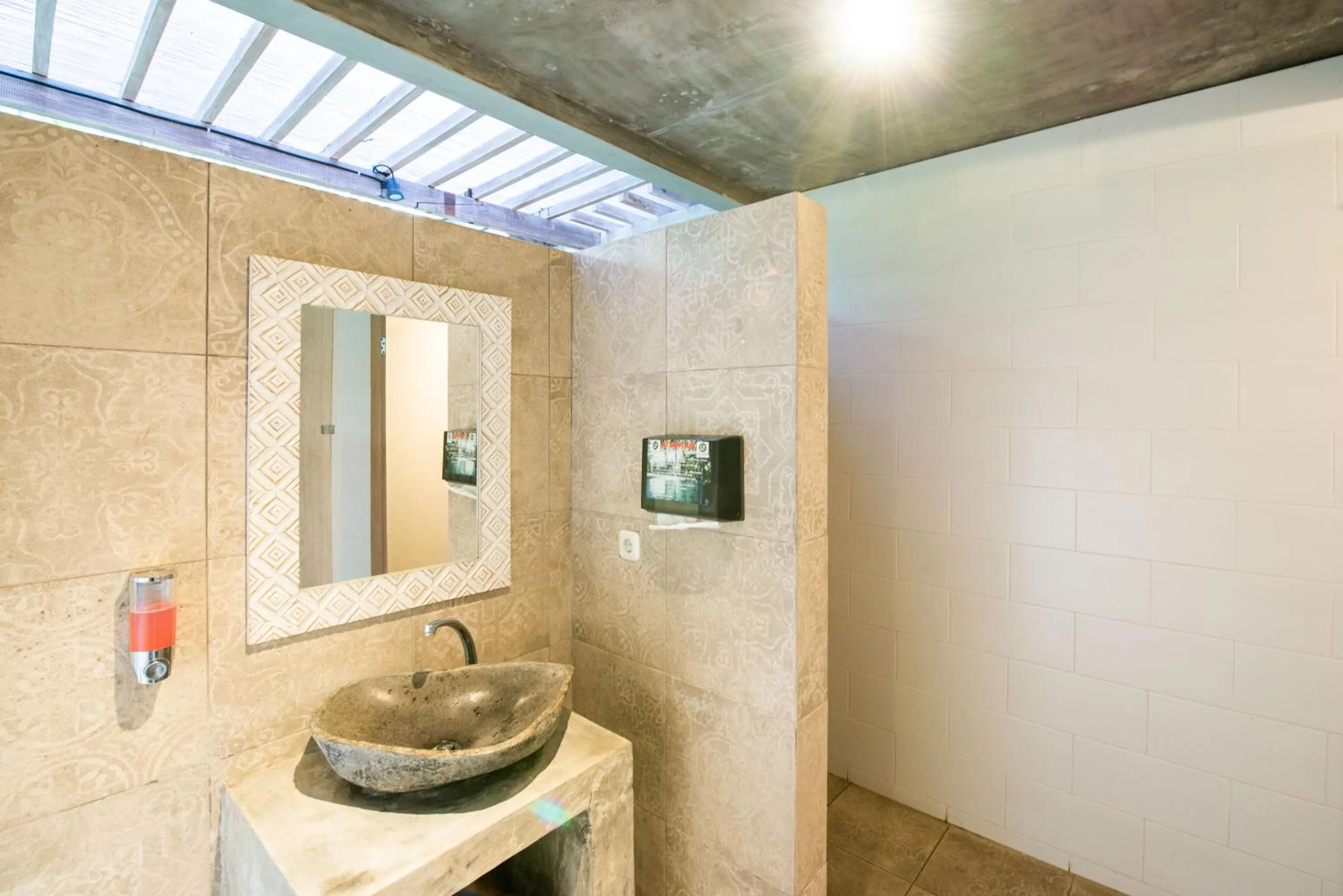 Shower in Ubud Tropical