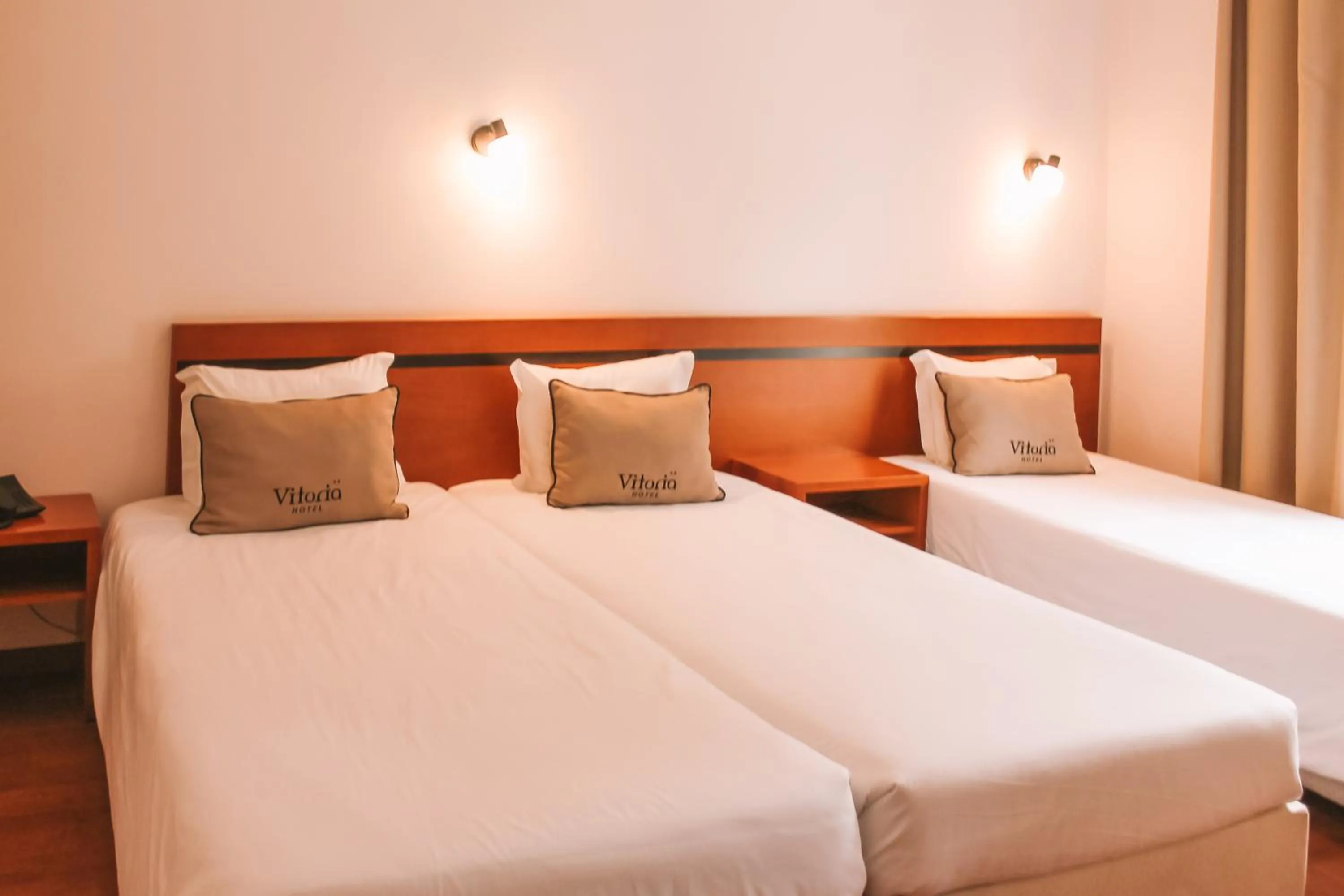 Bedroom, Bed in Vitoria Hotel