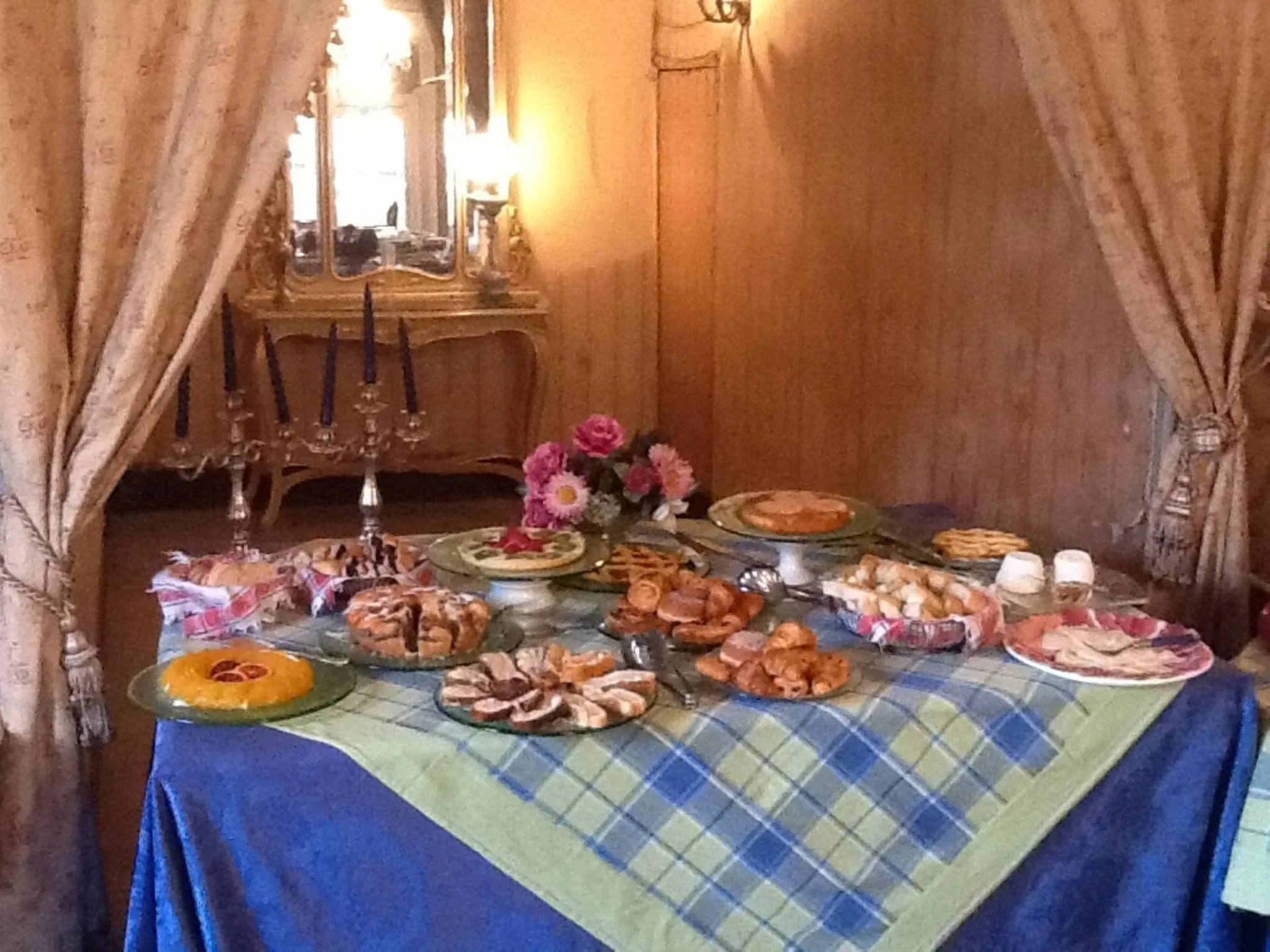 Continental breakfast in Il Giardino Del Barocco