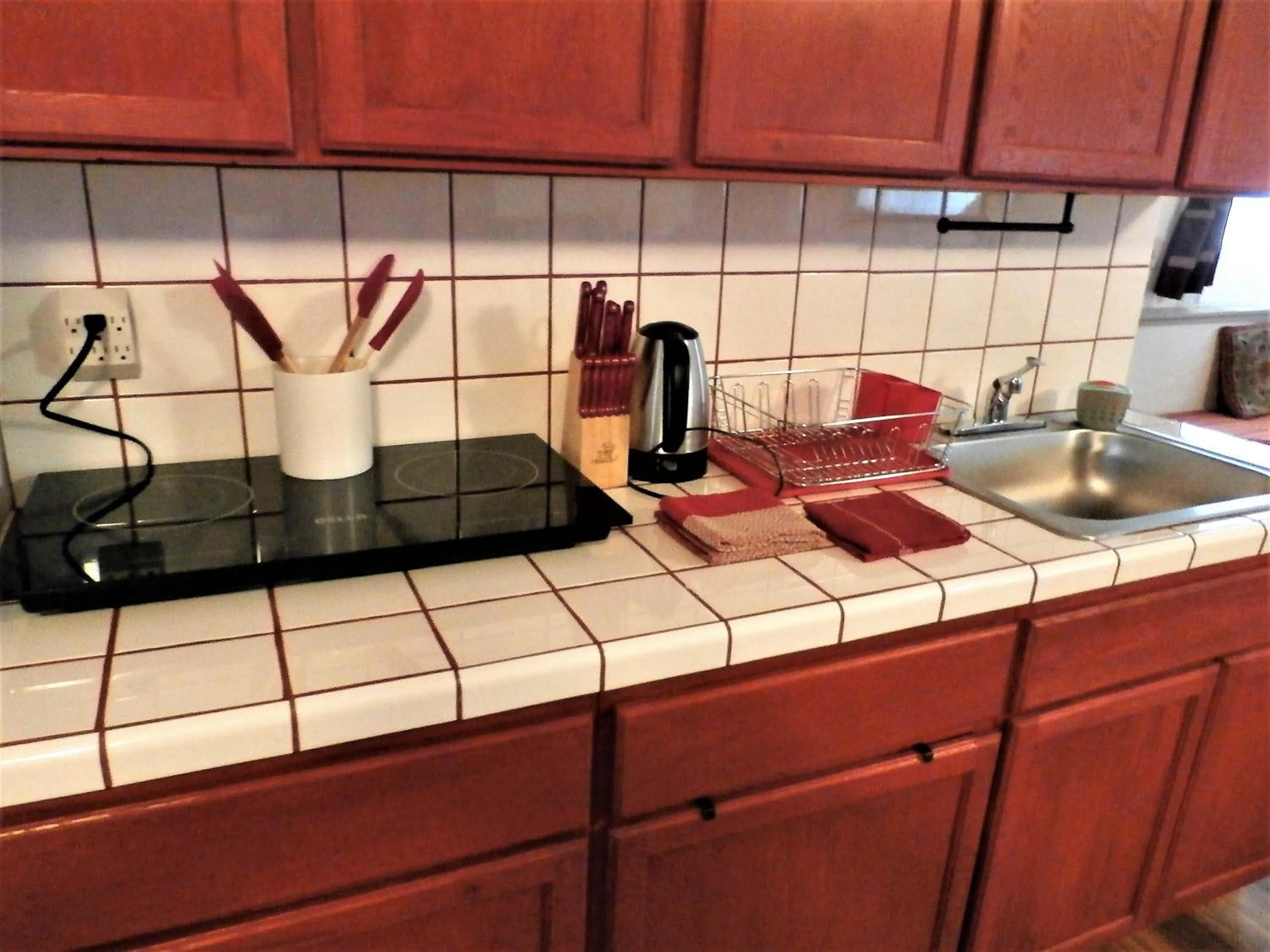 NEW CHARMING 2 BEDROOMS UNIT CLOSE TO EVERYTHING