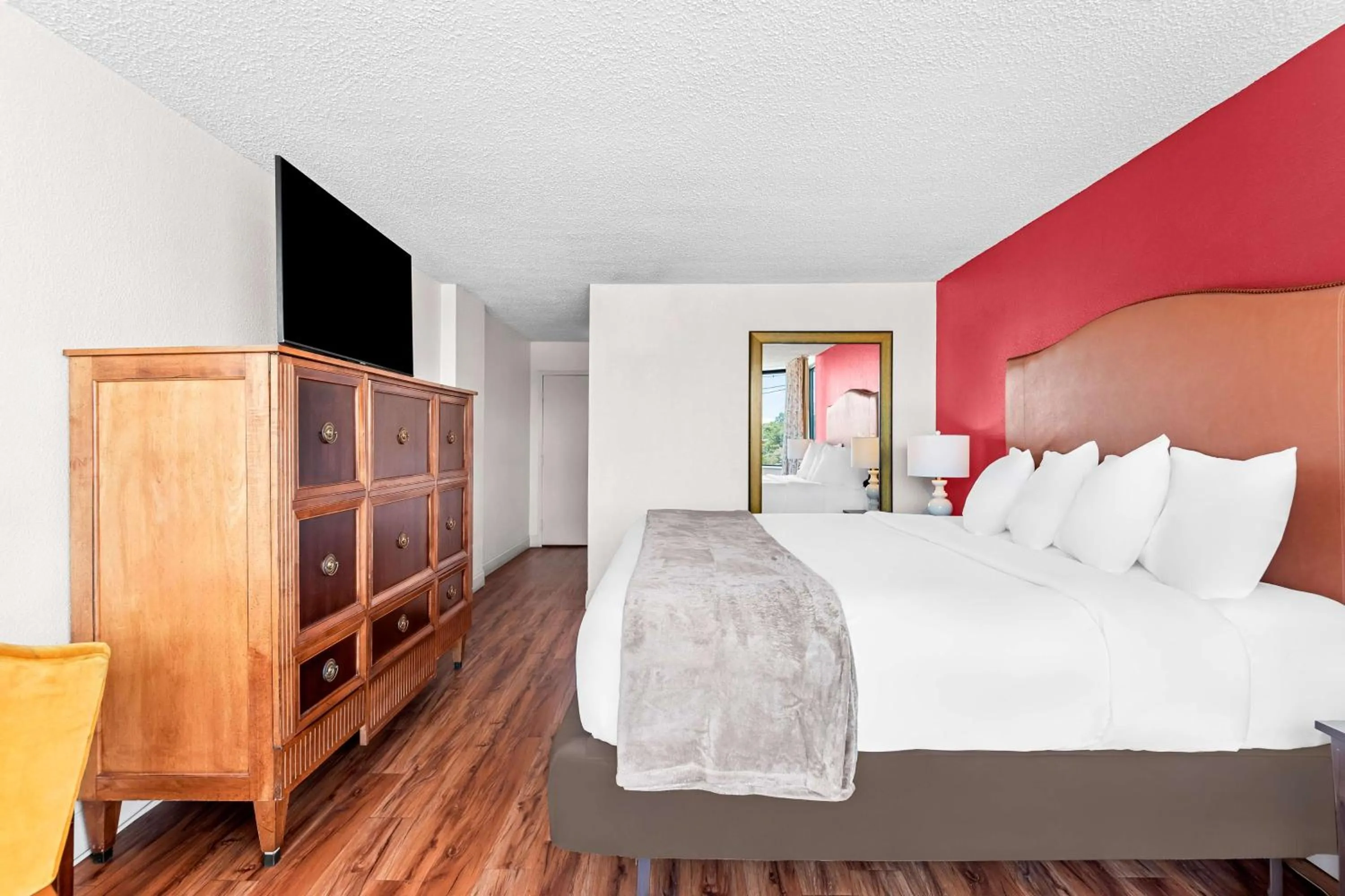 Bedroom, Bed in Magnolia Bluffs, BW Signature Collection