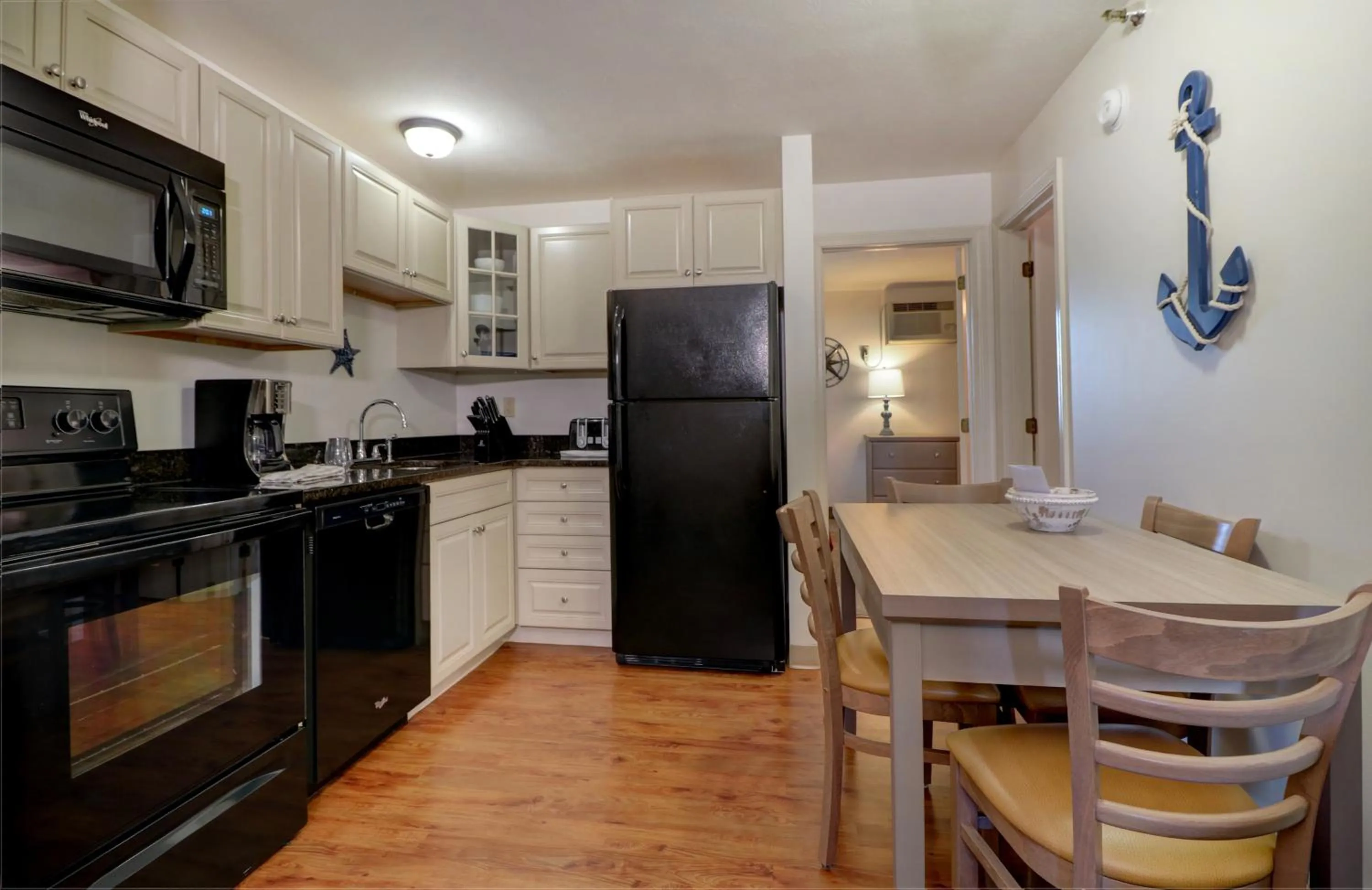 Kitchen or kitchenette in Misty Harbor Resort