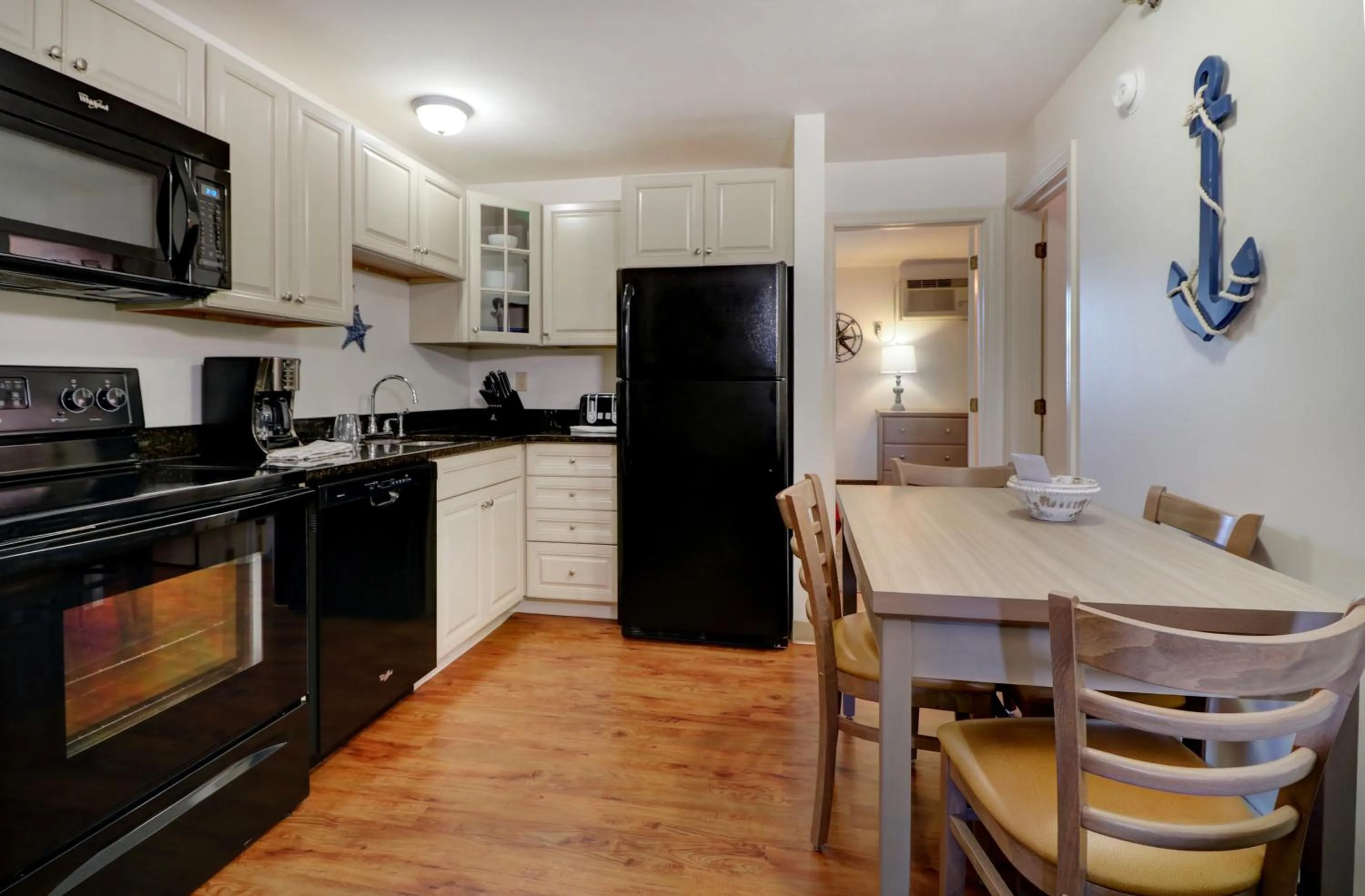 Kitchen or kitchenette in Misty Harbor Resort