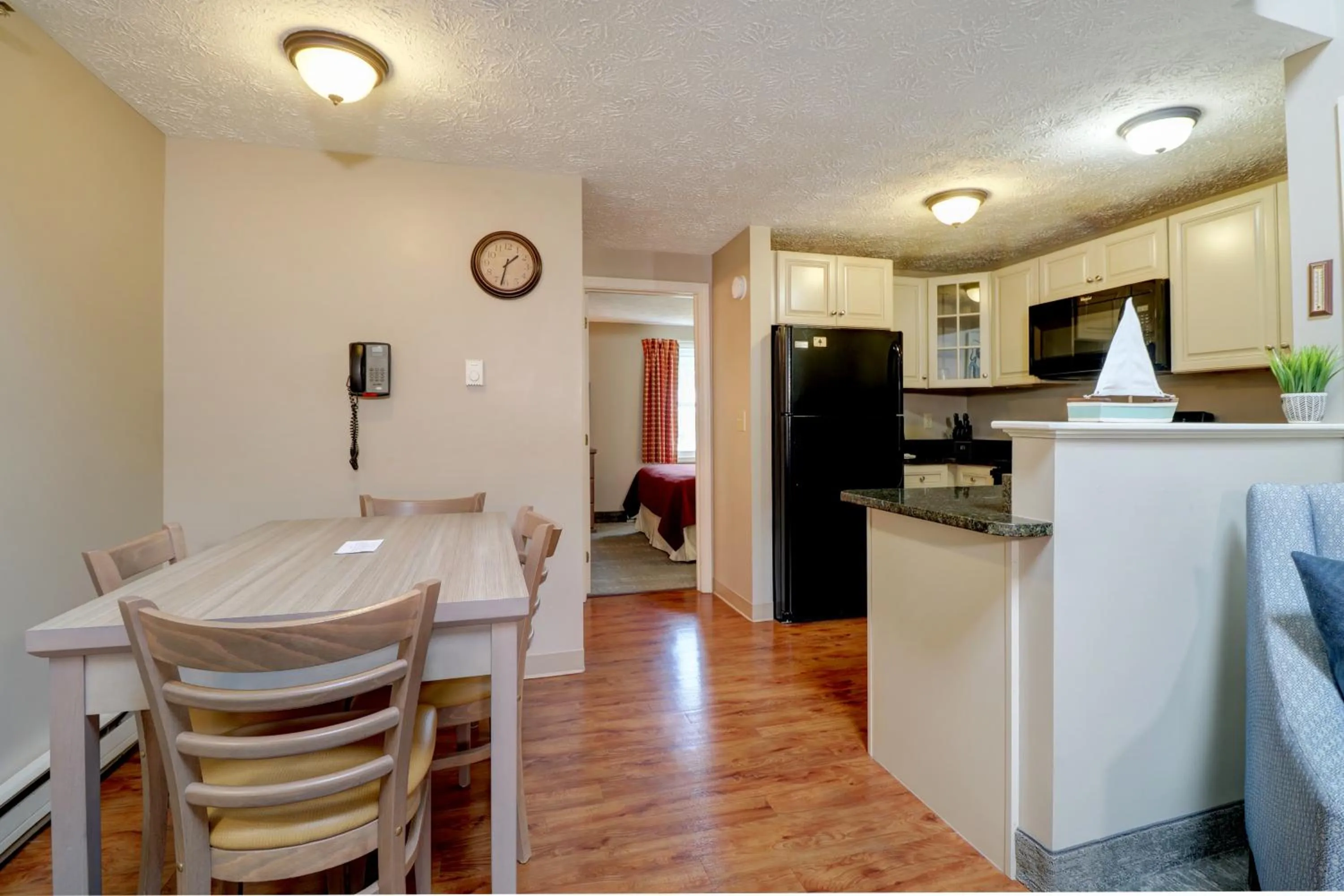 Kitchen or kitchenette in Misty Harbor Resort