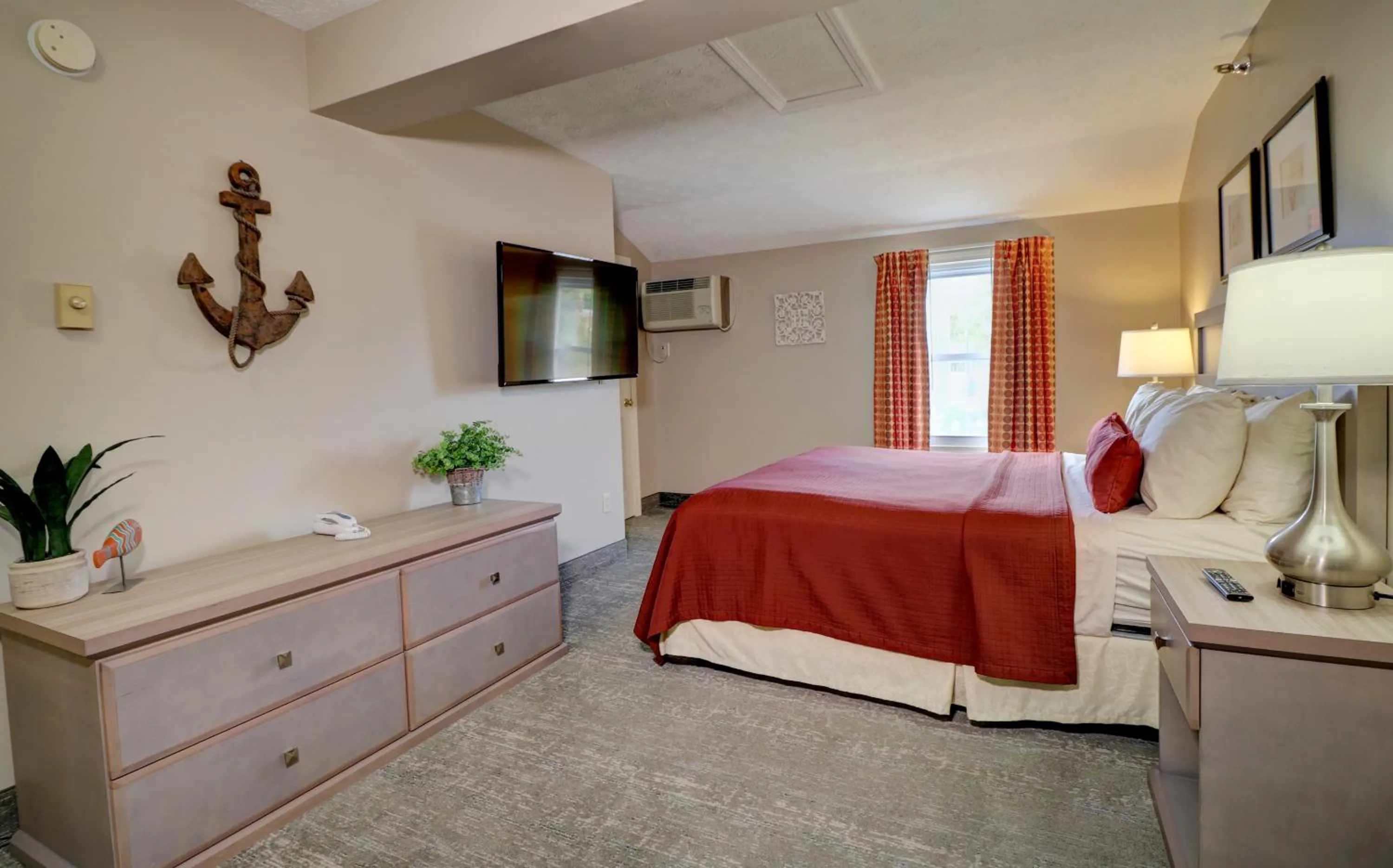 Bedroom, Bed in Misty Harbor Resort