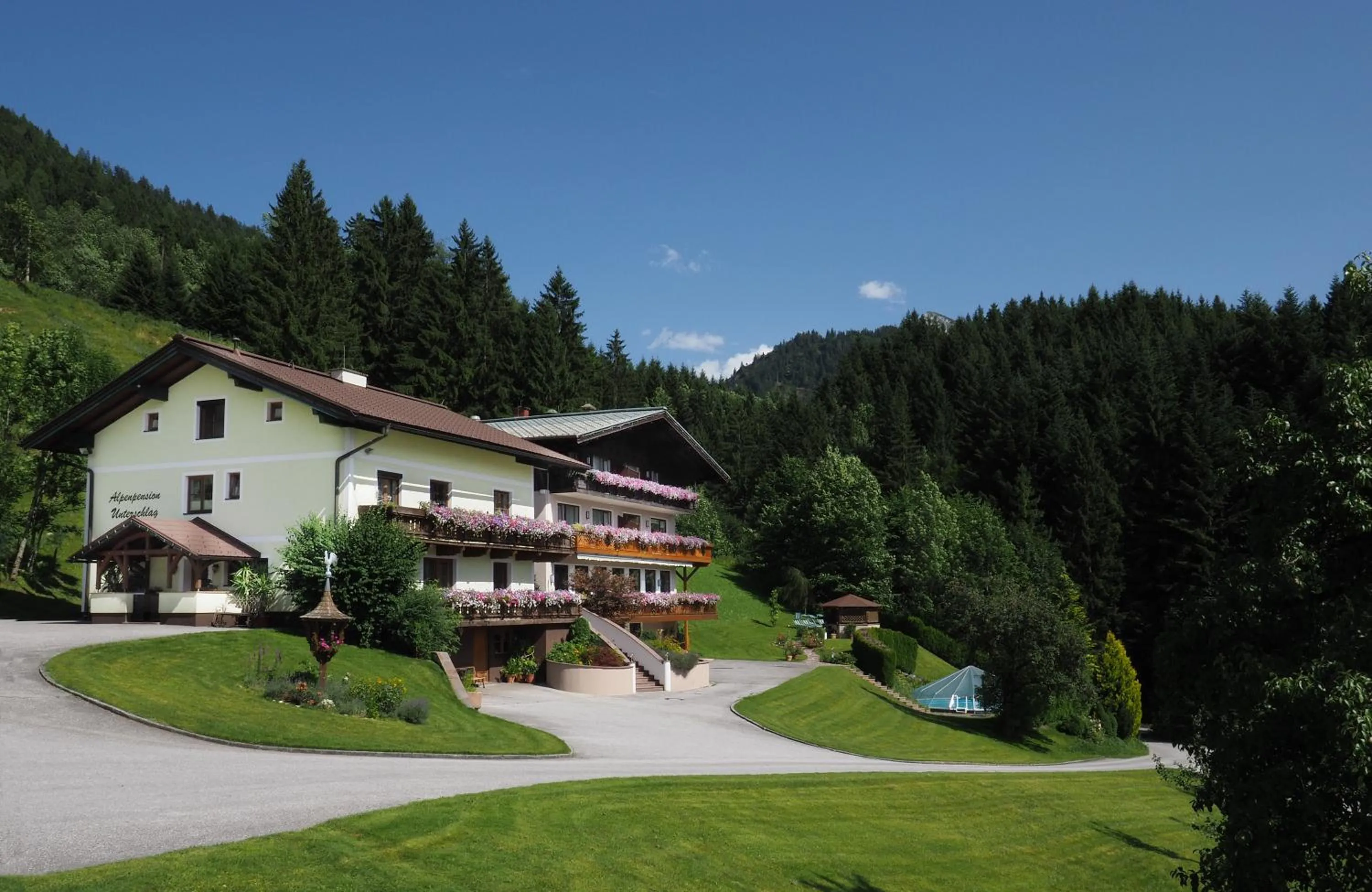 Property building in Alpenapartments Unterschlag