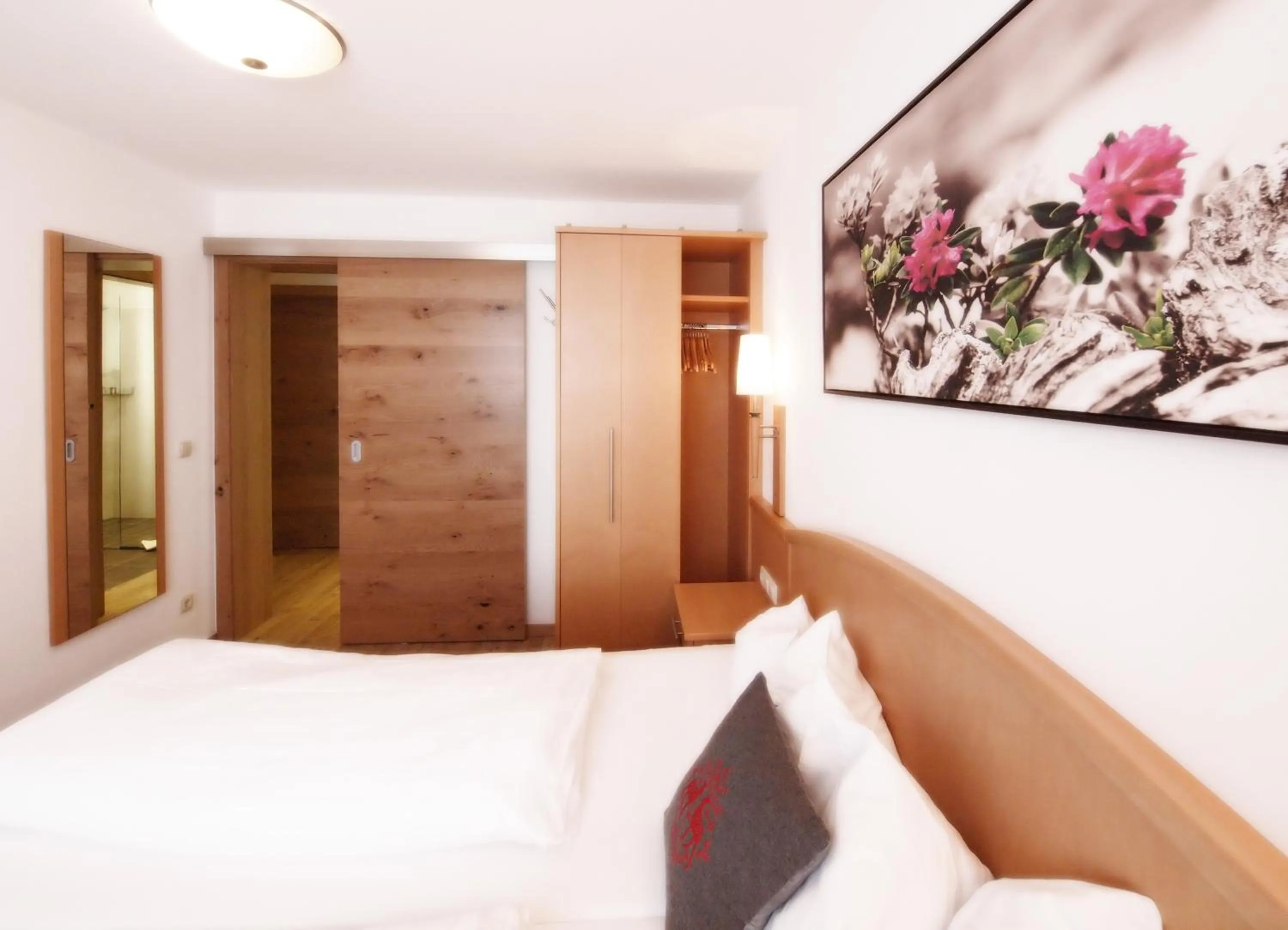 Photo of the whole room, Bed in Alpenapartments Unterschlag