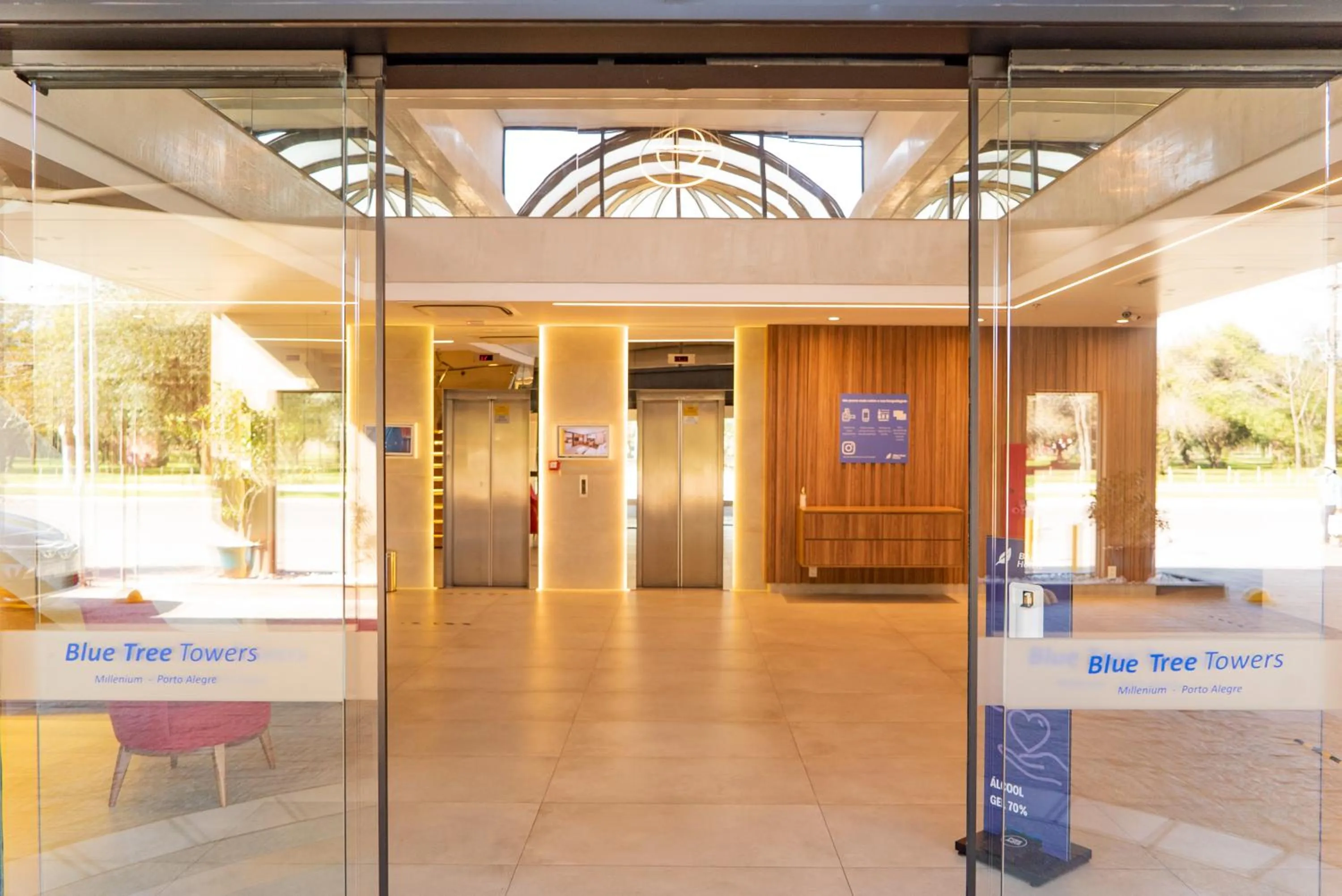 Facade/entrance in Blue Tree Towers Millenium Porto Alegre