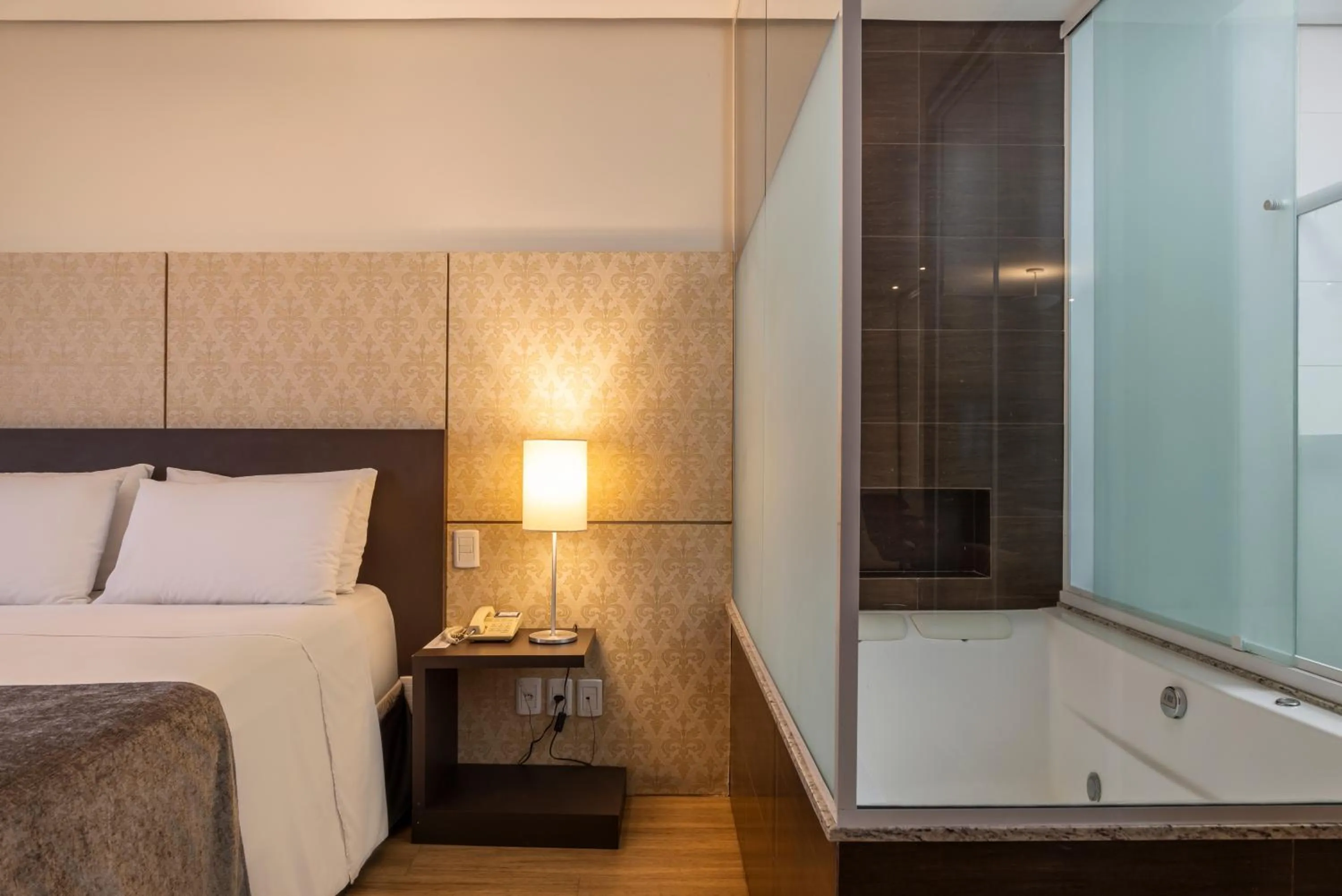 Bathroom, Bed in Blue Tree Towers Millenium Porto Alegre