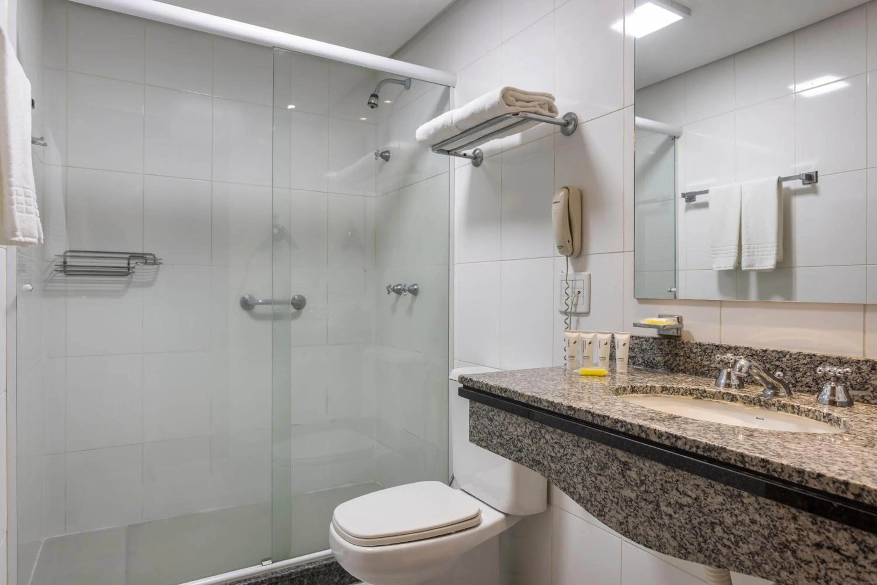 Bathroom in Blue Tree Towers Millenium Porto Alegre