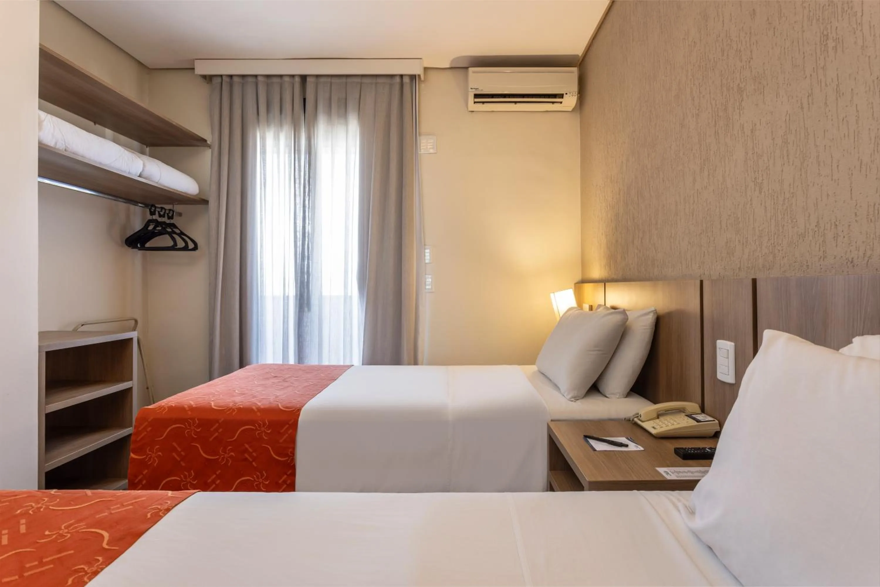 Bed in Blue Tree Towers Millenium Porto Alegre