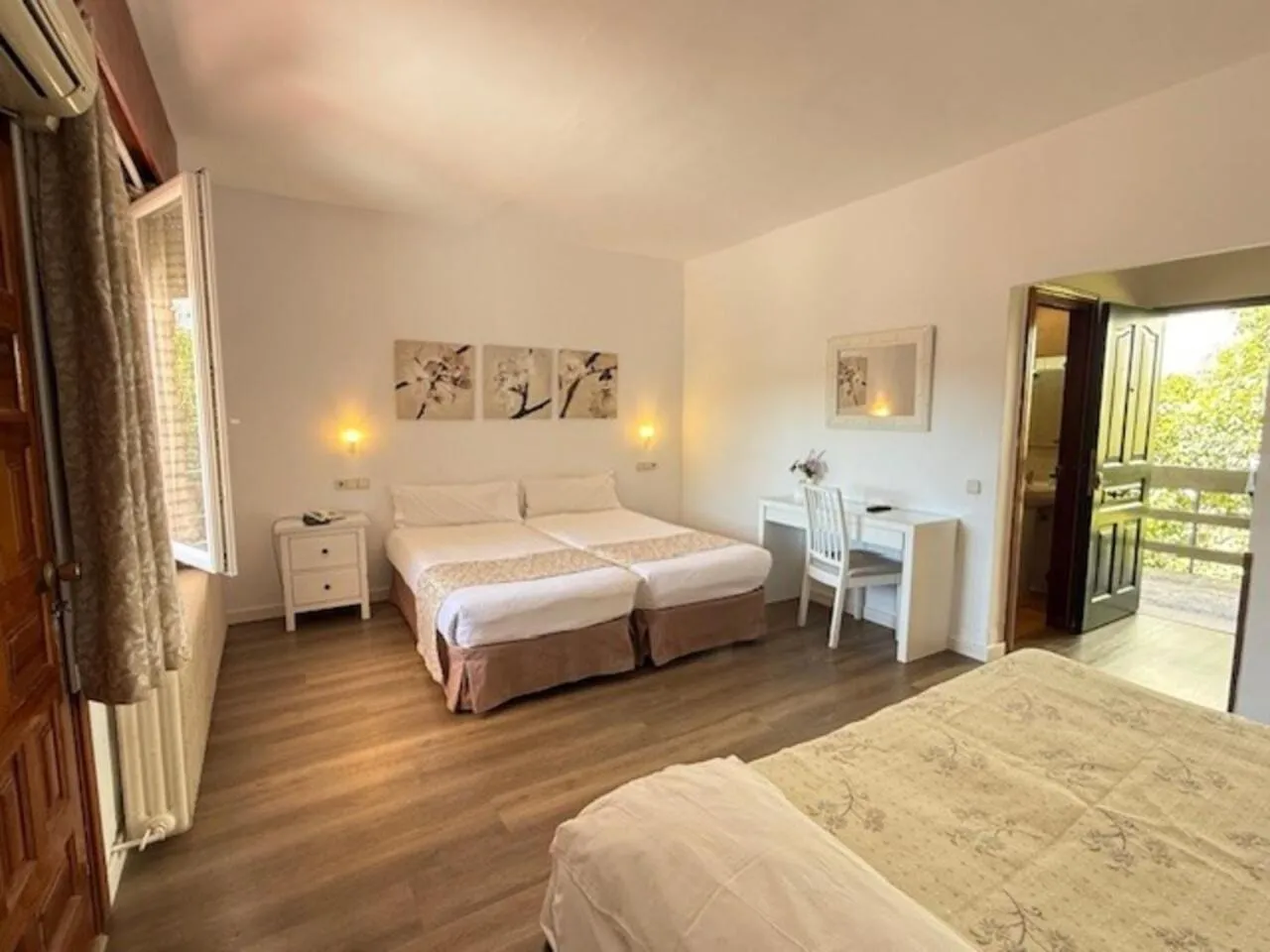 Bed in Hotel Los Olivos