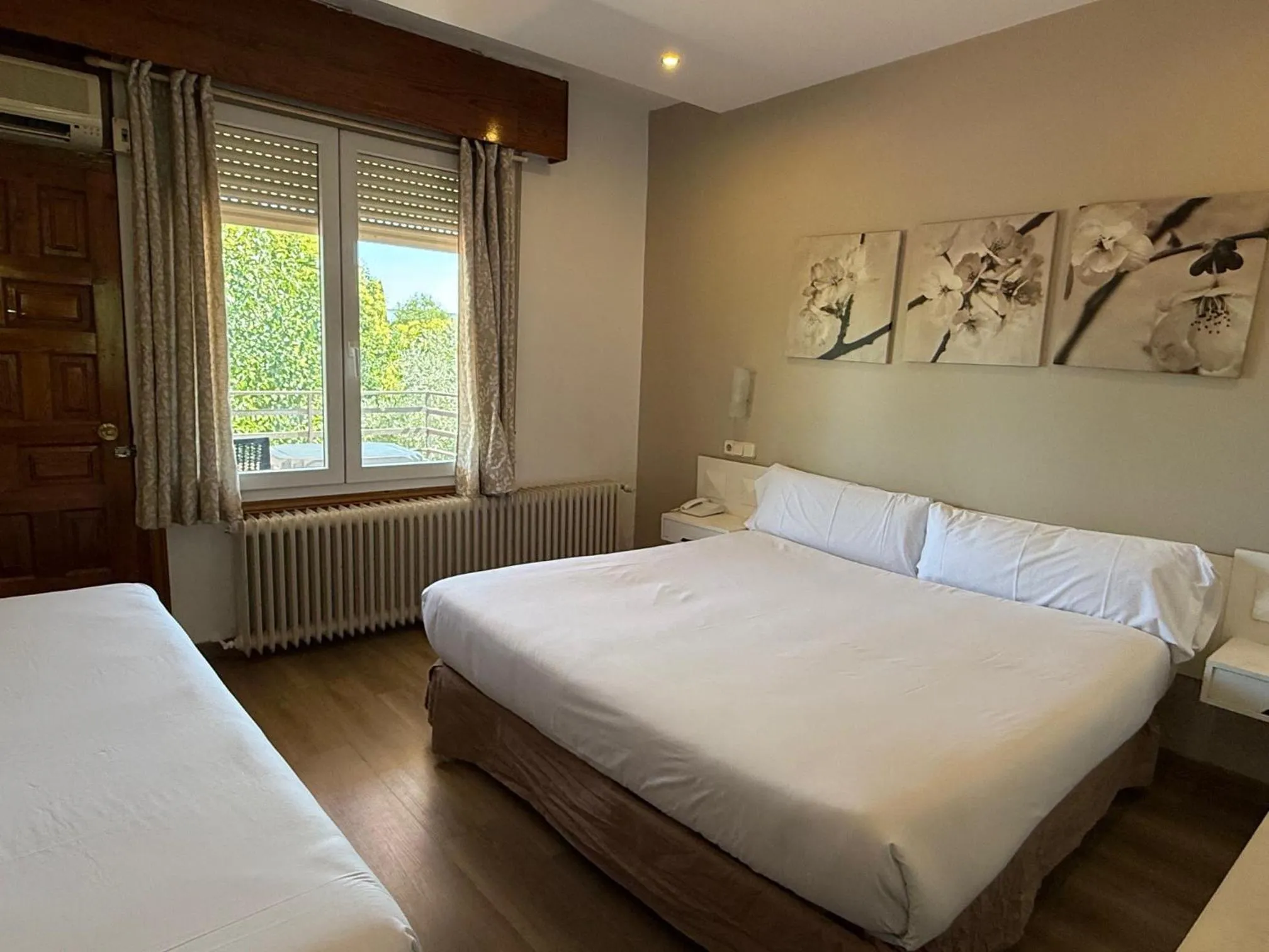 Bed in Hotel Los Olivos