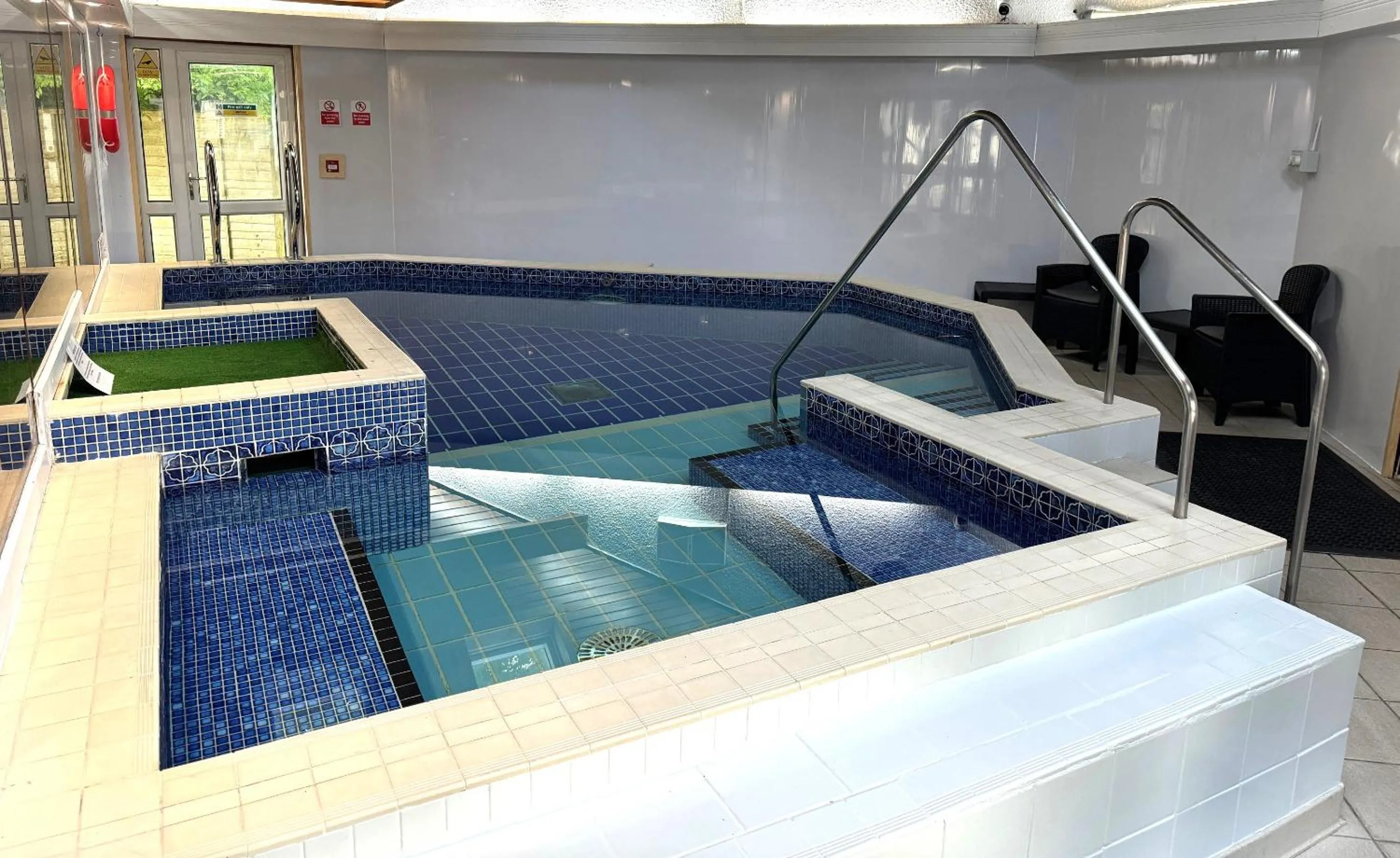 Swimming pool in Quaysiders Lakes Resort - Quaysiders Club