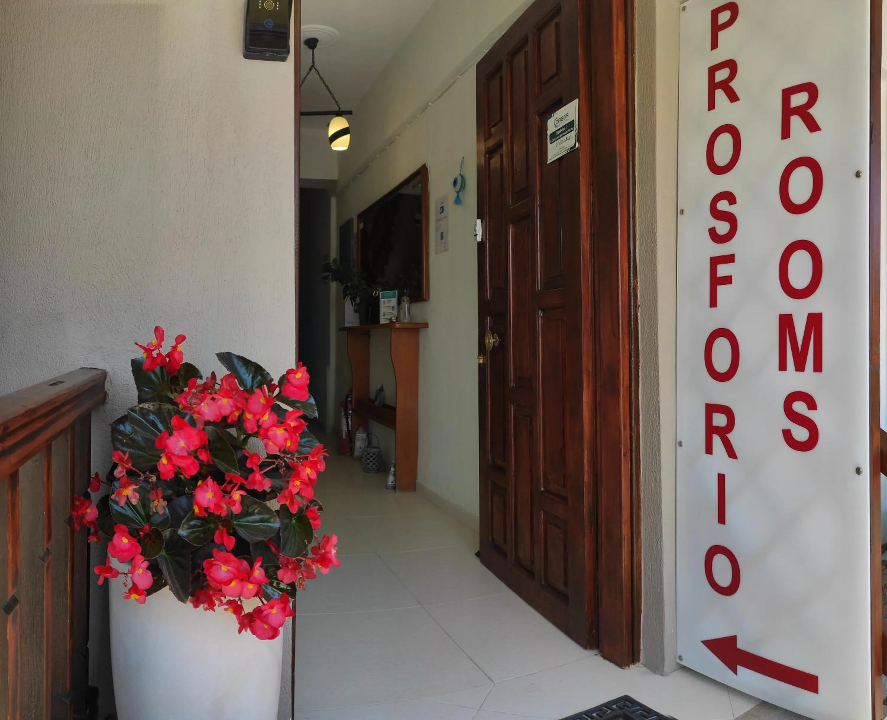 Facade/entrance in Prosforio