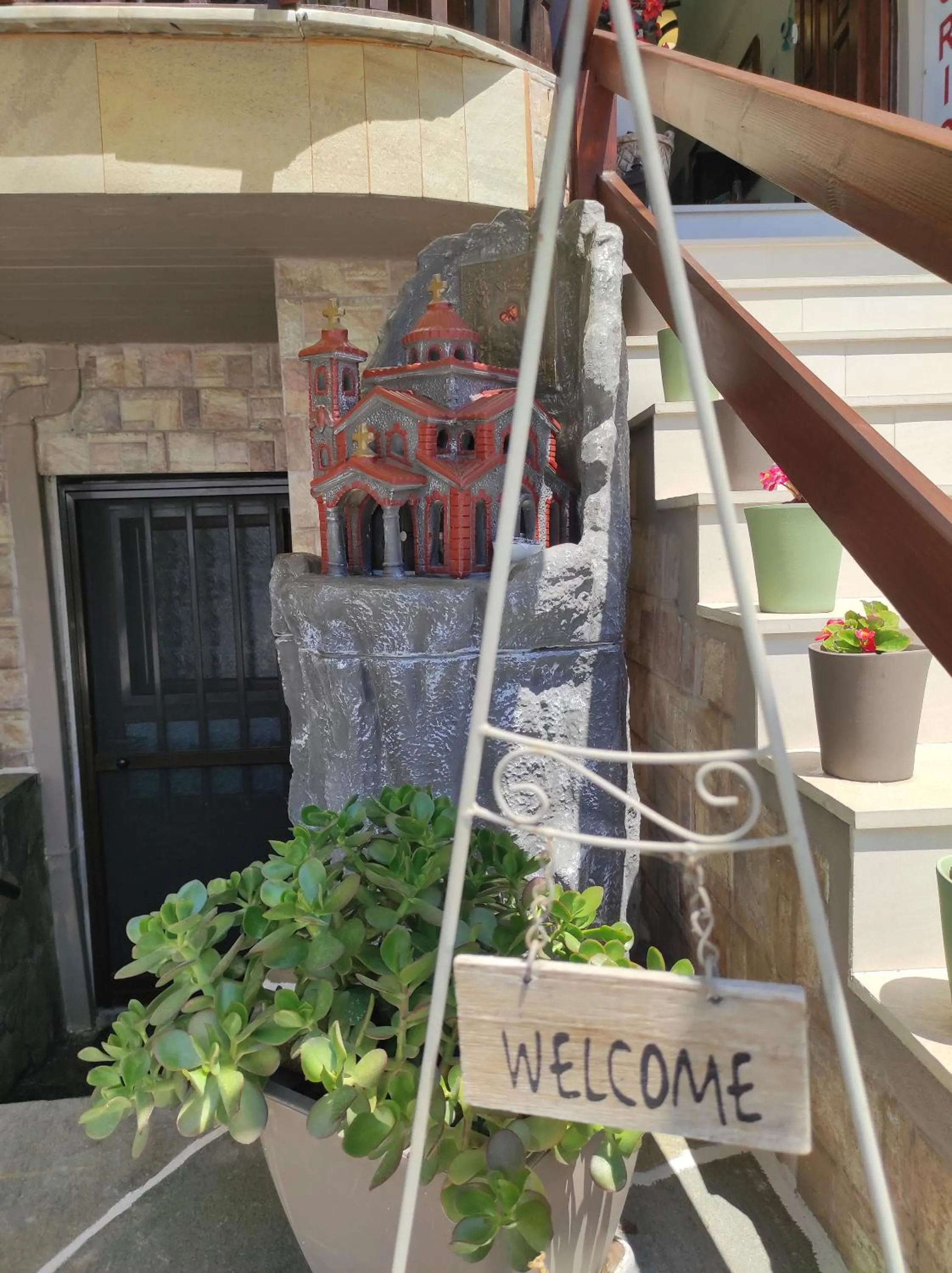 Facade/entrance in Prosforio