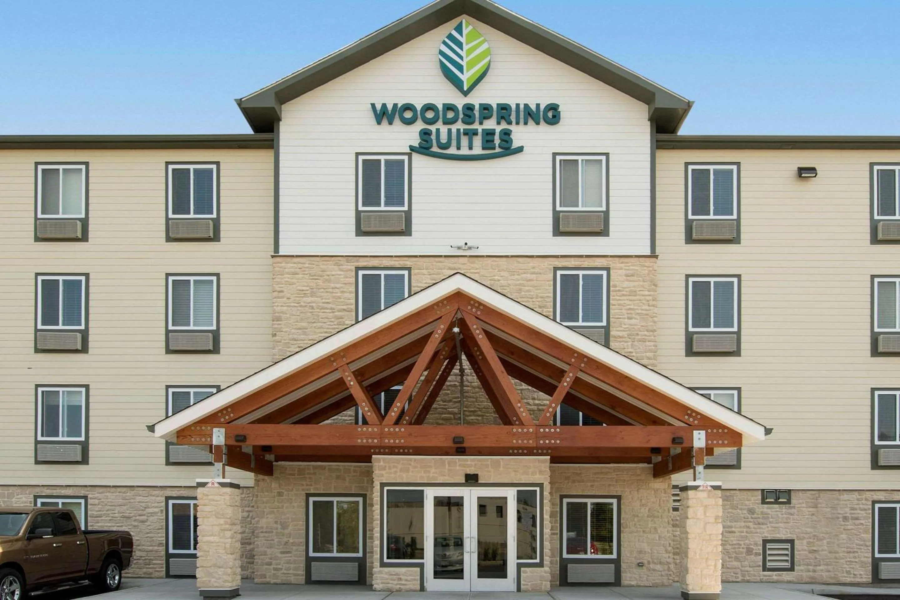 Property building in WoodSpring Suites South Plainfield