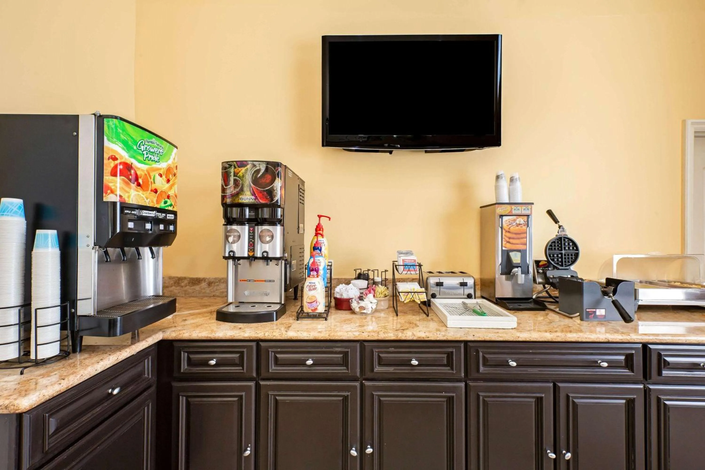 Restaurant/places to eat in La Quinta by Wyndham Moreno Valley