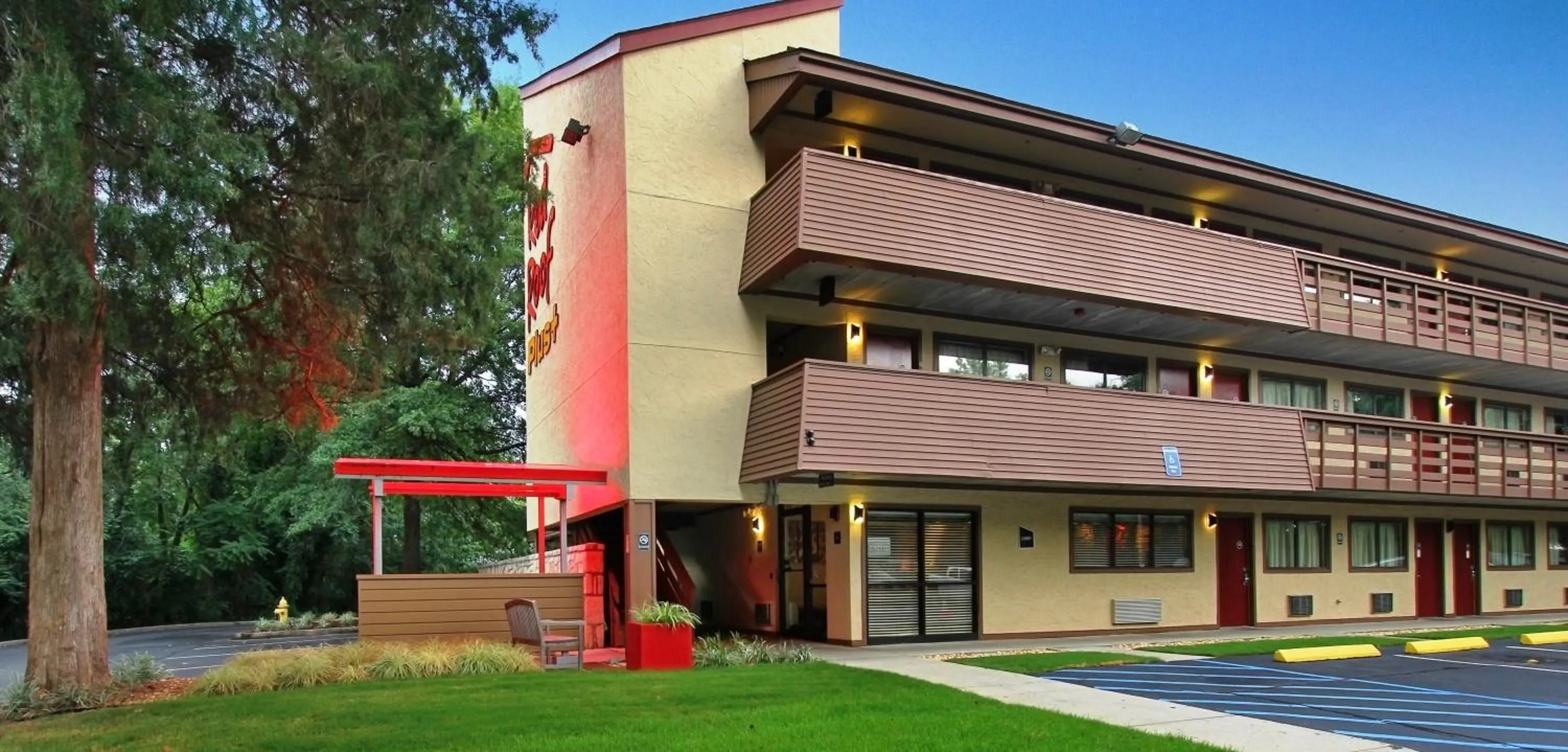 Property building in Red Roof Inn PLUS+ Atlanta - Buckhead