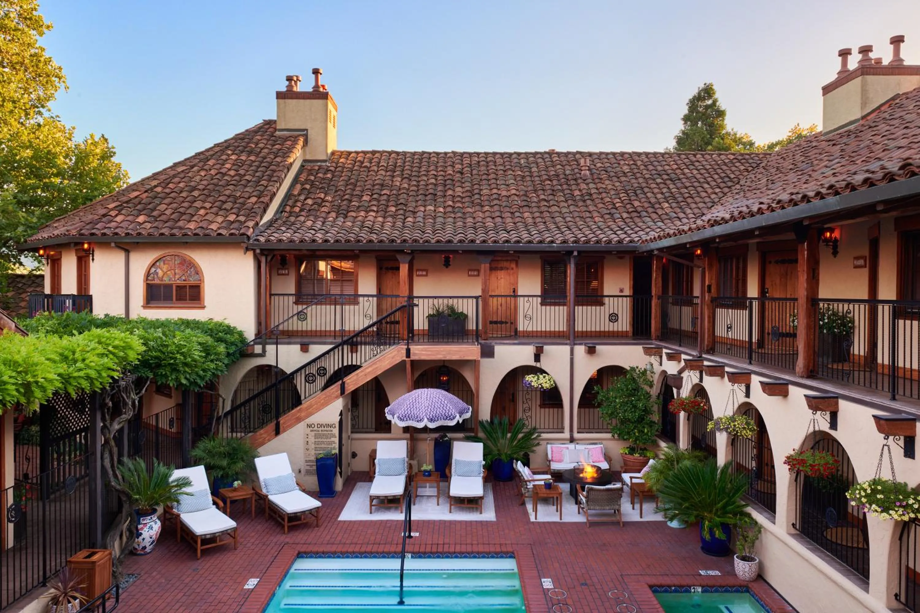 Swimming pool in Rancho Caymus Inn