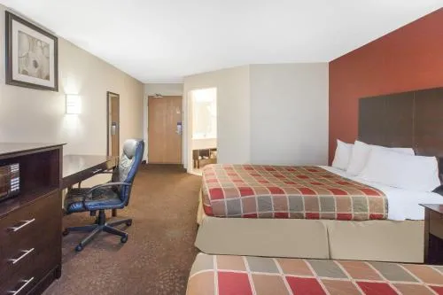 Travelodge by Wyndham Romulus Detroit Airport