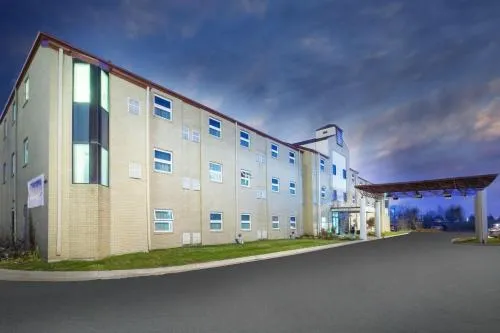 Travelodge by Wyndham Romulus Detroit Airport