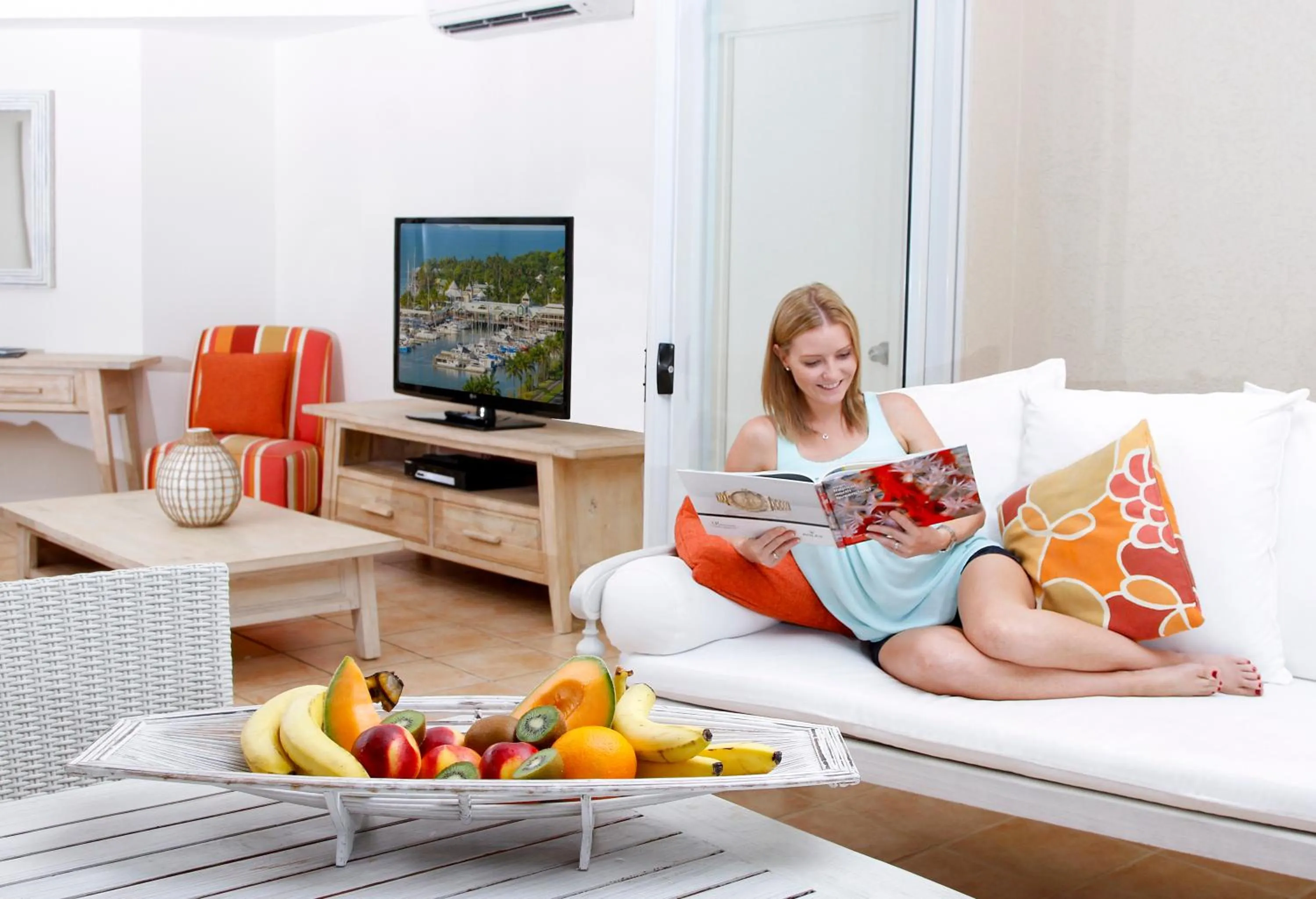 TV and multimedia, Bed in Cayman Villas Port Douglas