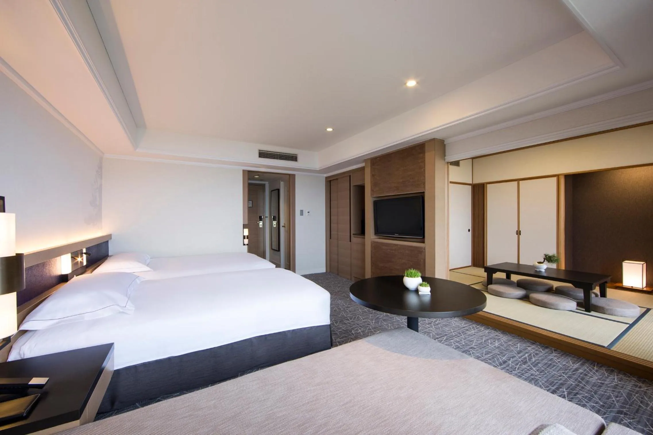 Photo of the whole room, Bed in Hilton Odawara Resort & Spa