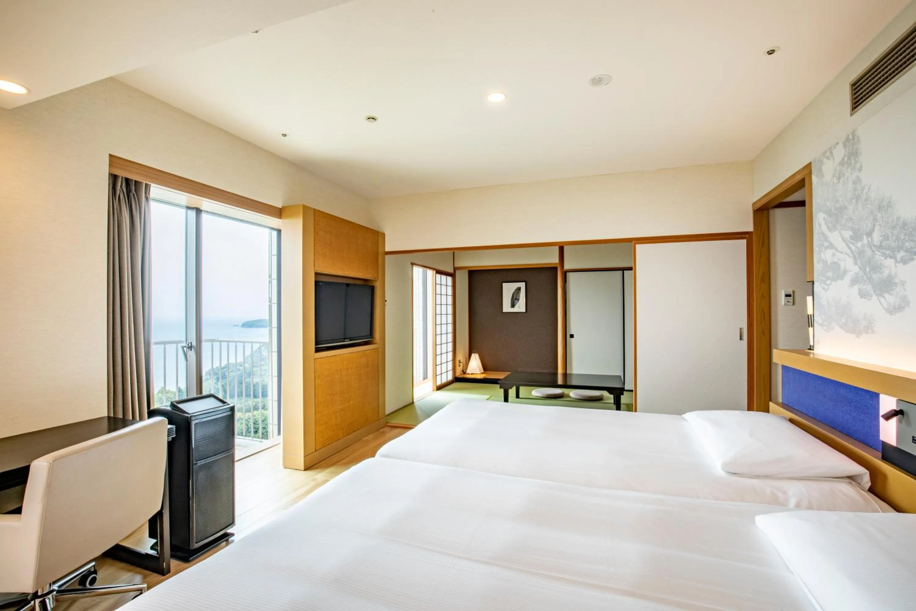 Bed in Hilton Odawara Resort & Spa